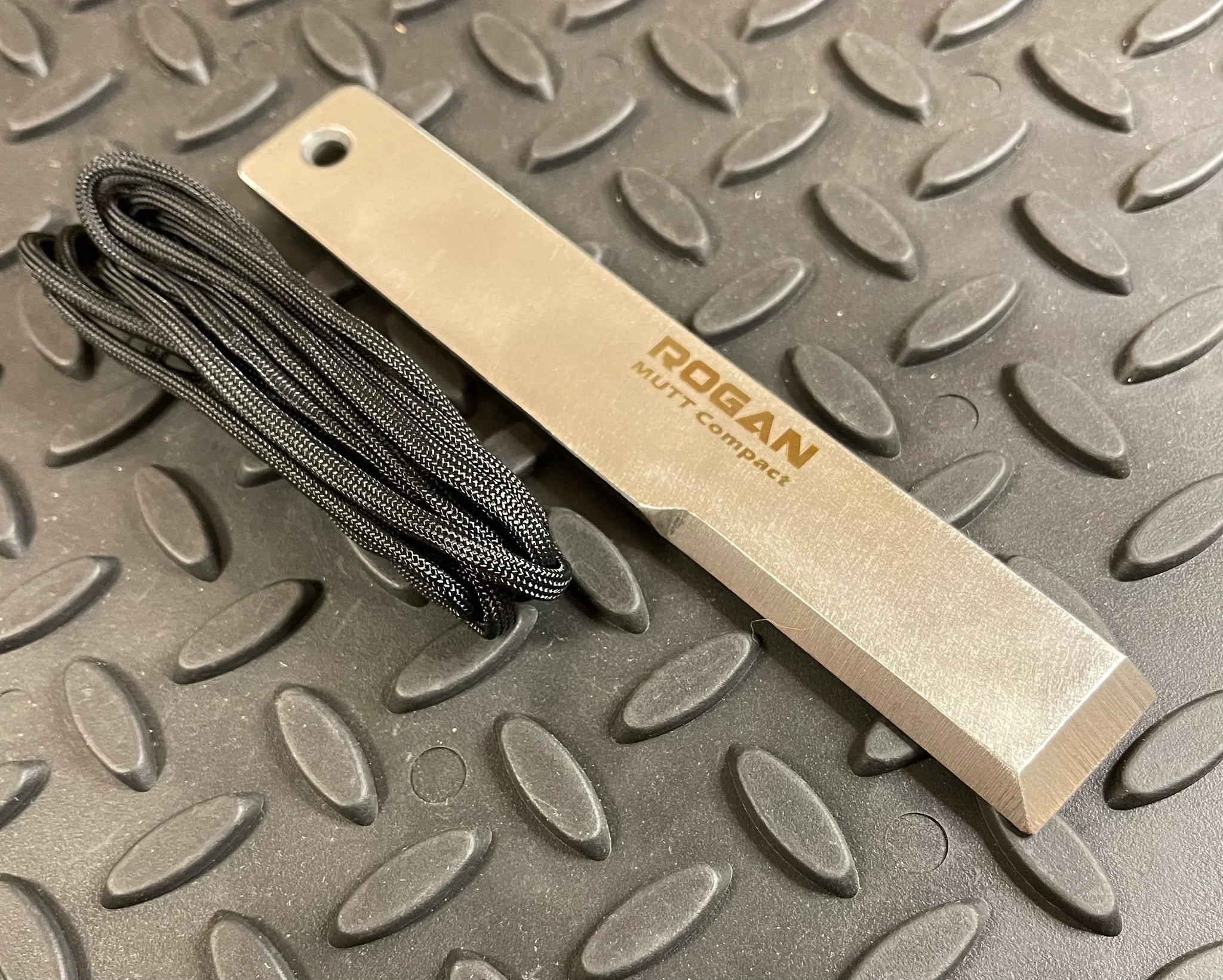 MUTT COMPACT Pry Bar - Durable Pocket Pry Tool for EDC, Survival & Outdoor Use - Perfect for Camping, Hiking & DIY Projects
