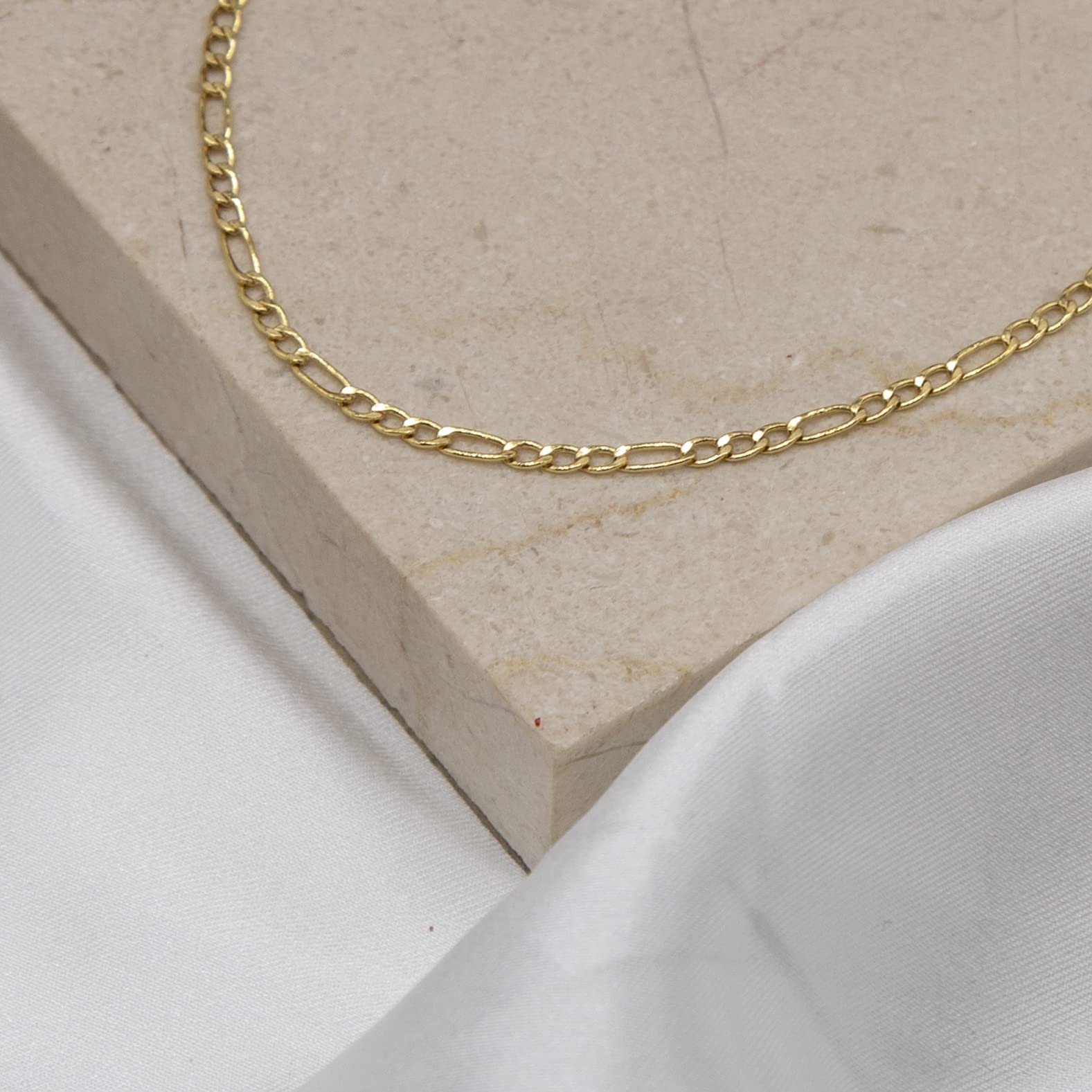 Carissima Gold 9K Yellow Gold Hollow Diamond Cut Figaro Chain Bracelet for Women | Elegant Jewelry Gift for Birthday, Anniversary & Special Occasions