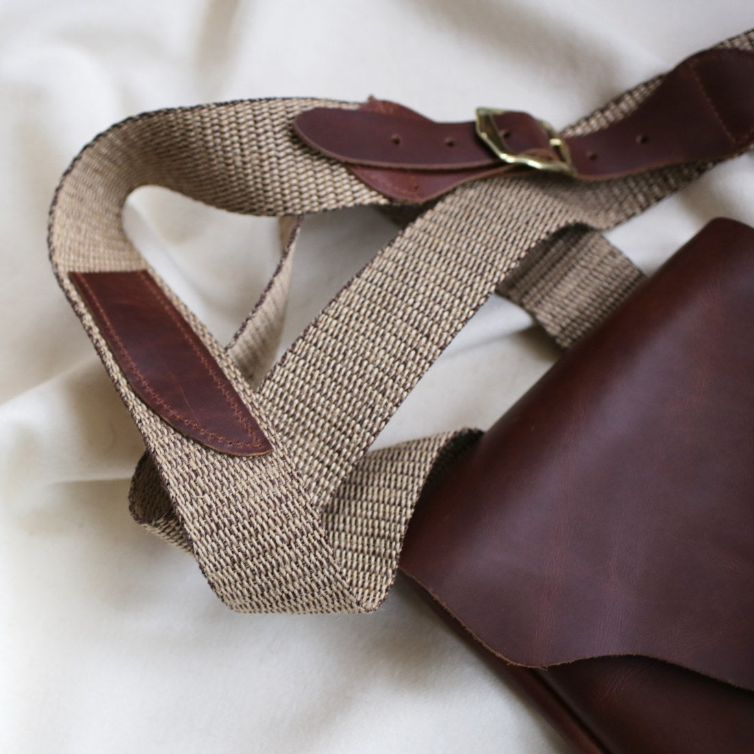 Premium Genuine Leather Hunting Pouch - Durable Ammo & Gear Carrier for Outdoor Adventures, Hunting Trips & Wilderness Survival