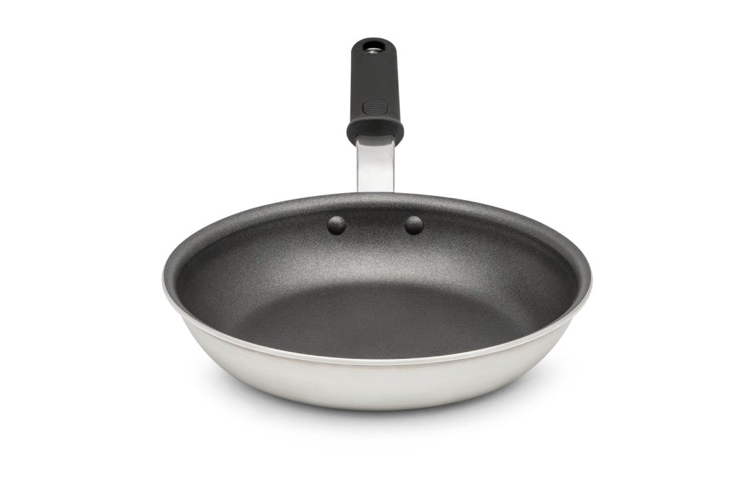 Vollrath 672407 Wear Ever® 7-Inch Aluminum Nonstick Fry Pan with CeramiGuard® II Coating & Heat-Resistant Silicone Handle - Perfect for Sauteing, Frying & Cooking Eggs - Ideal for Home Kitchens & Professional Restaurants
