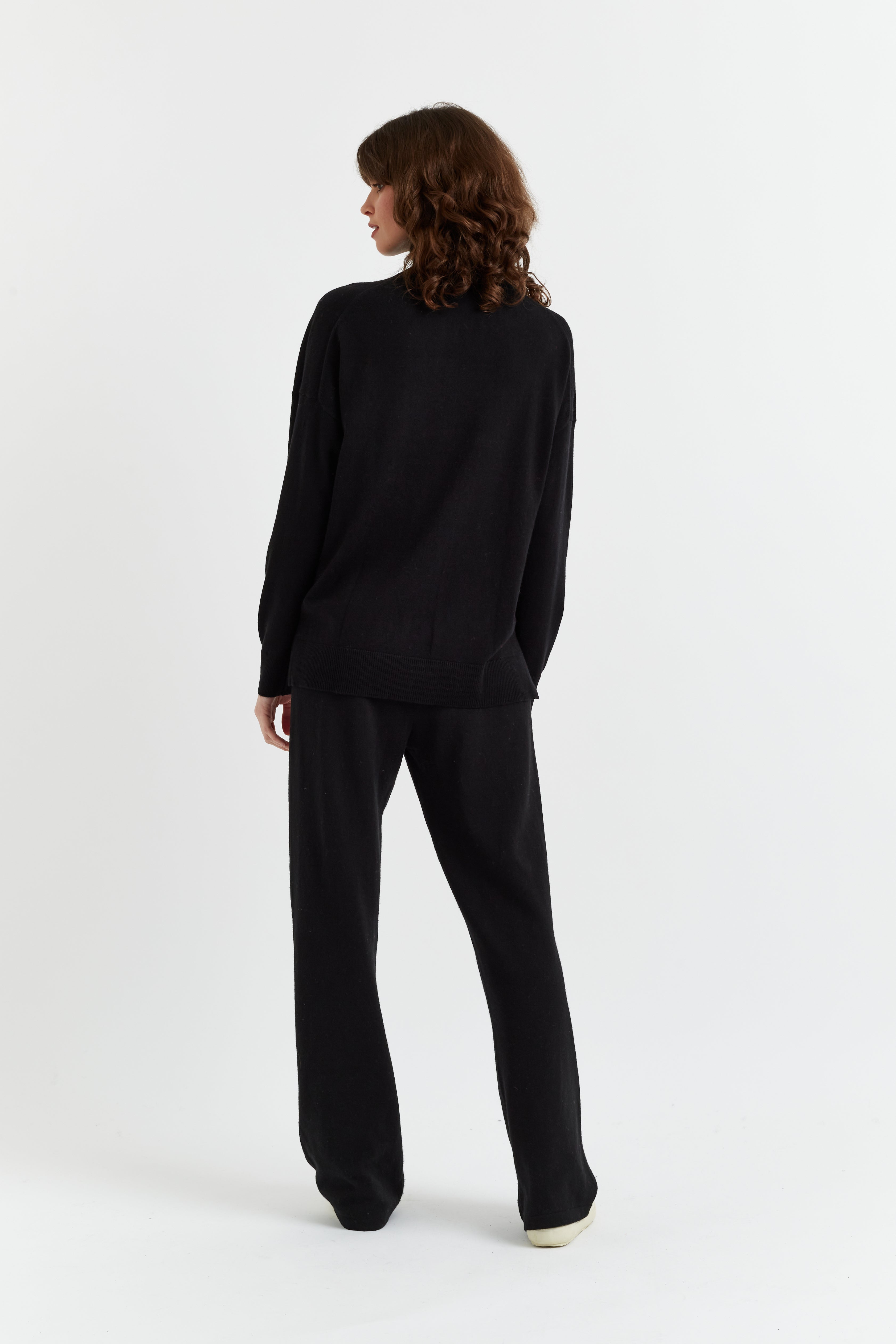 Premium Black Wool Cashmere Relaxed Rollneck Sweater for Women - Soft & Warm Winter Pullover for Casual Outfits & Office Wear