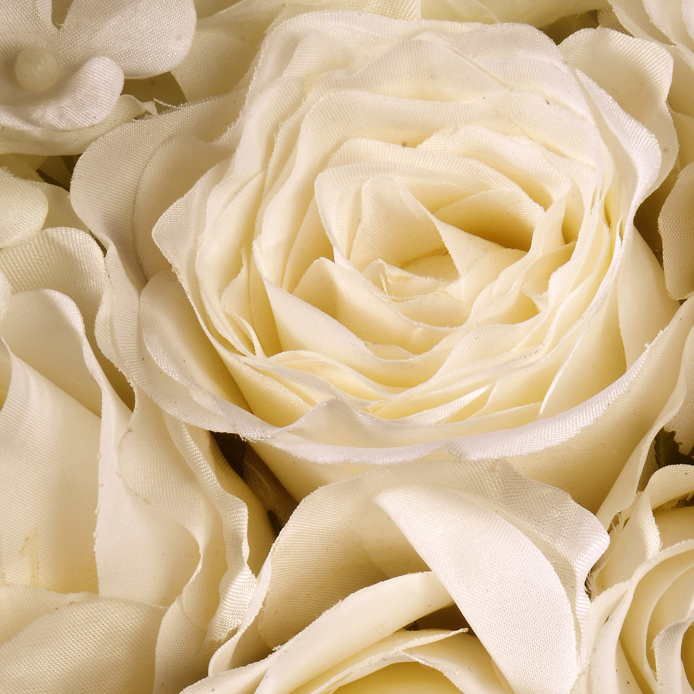 18 Inch Valentine's Day White Roses and Hydrangea Floral Wreath - Perfect for Home Door Decor, Wedding Centerpieces & Romantic Gift Giving