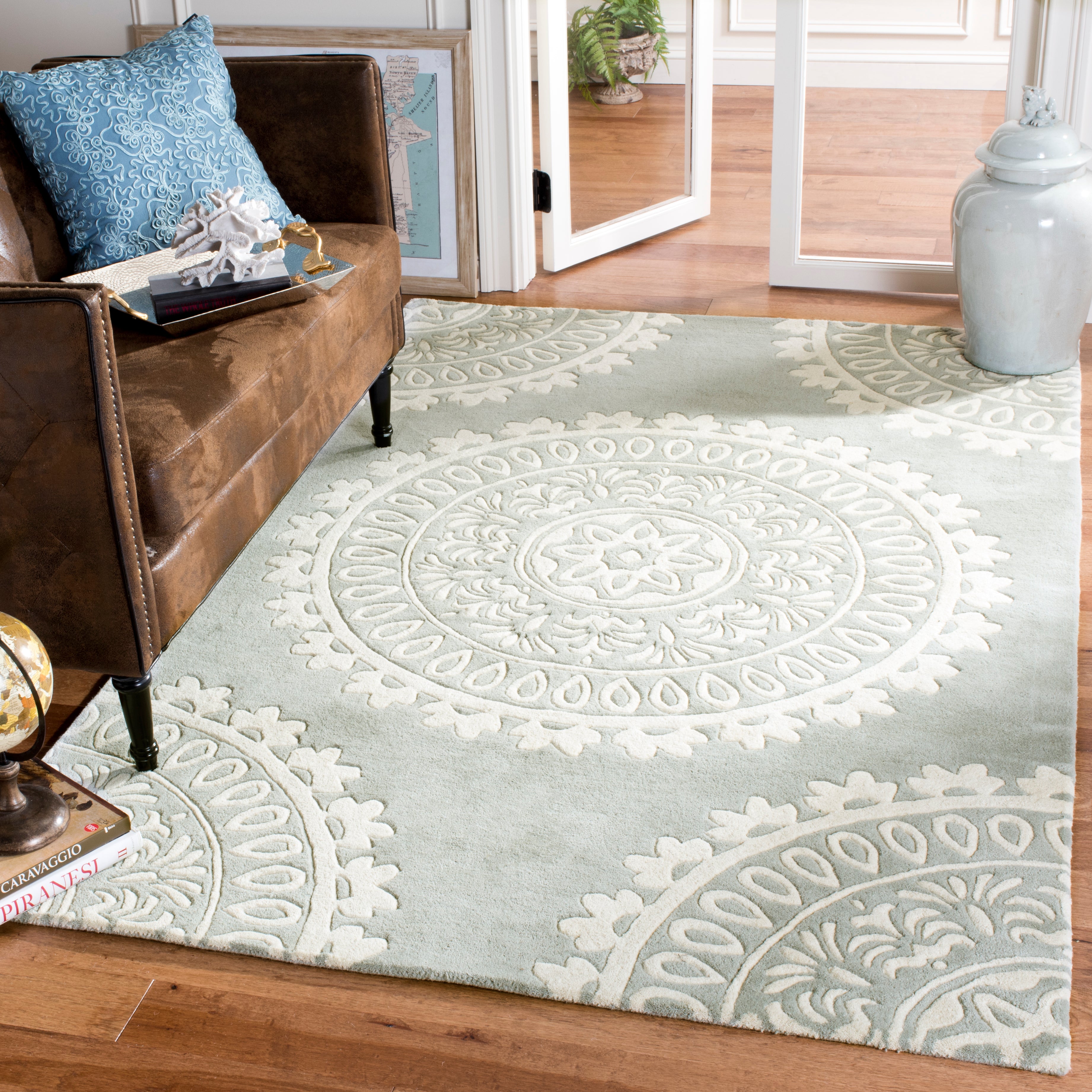 Safavieh Bella 122 Area Rug - Soft & Durable Indoor Carpet for Living Room, Bedroom, Dining Room - Traditional Floral Design - 5' x 8' Size