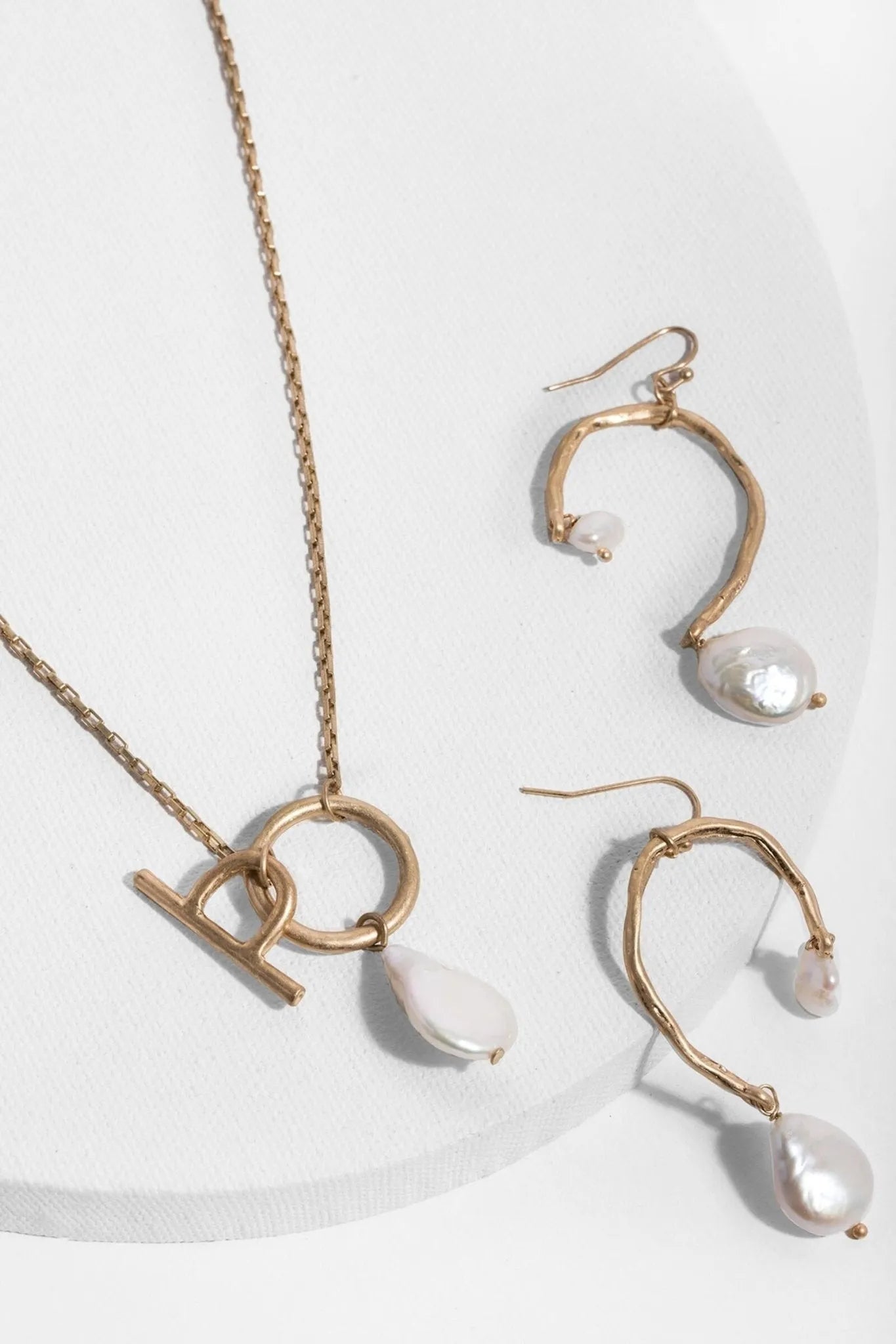 Elegant Pearl Necklace and Earrings Set - Perfect Gift for Women, Brides, and Special Occasions | Wedding, Anniversary, Birthday, and Formal Events Jewelry