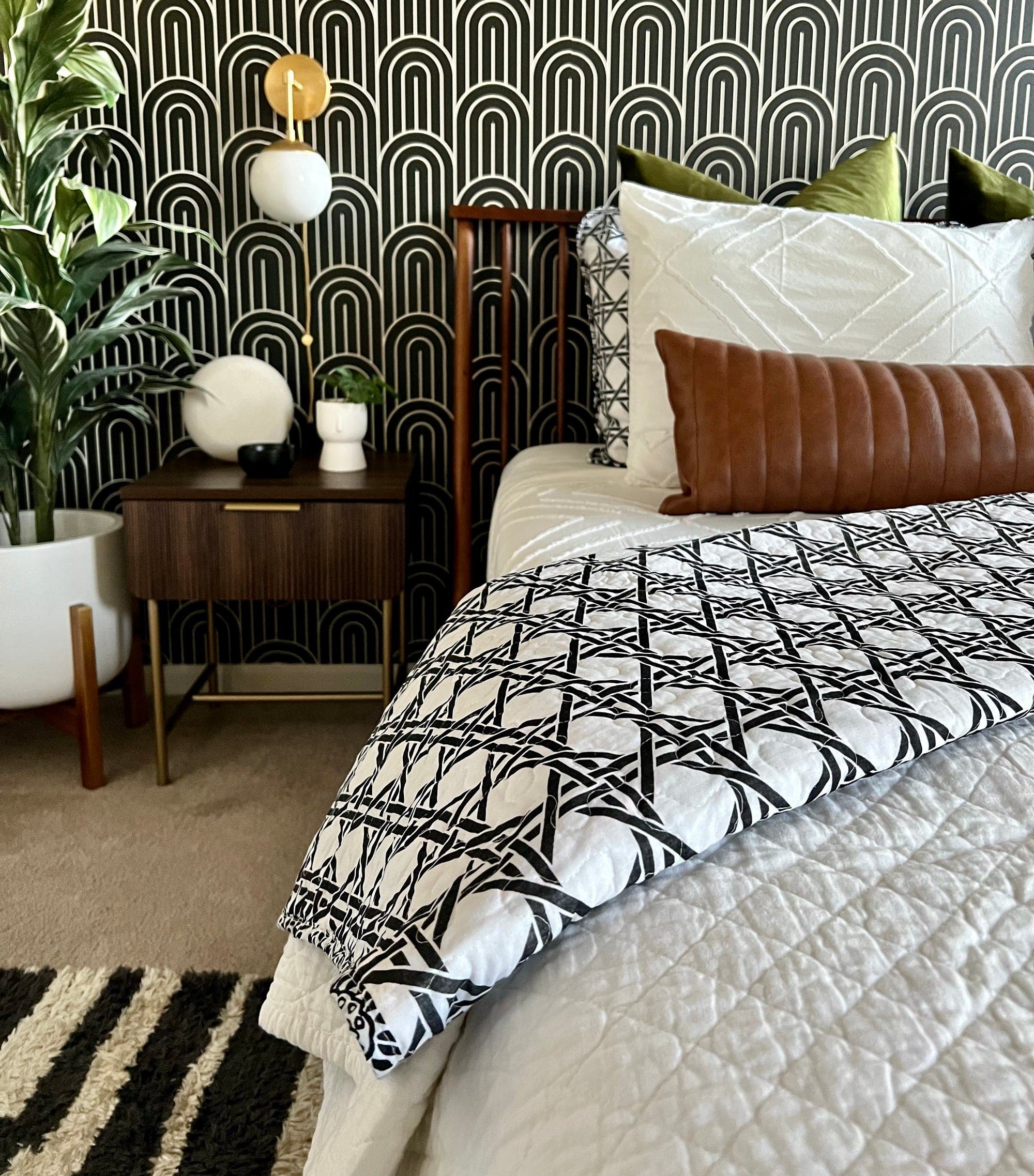 Aubree 3-Piece Quilt Set Queen Size - Soft Bedspread & Matching Pillow Shams - Cozy Bedding for Master Bedroom, Guest Room & Dorm Decor