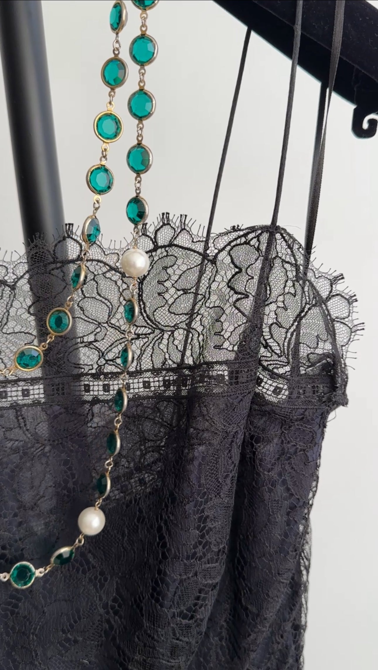 Vintage Chanel 1981 Green Gripoix Glass & Faux Pearl Sautoir Necklace - Elegant Statement Jewelry for Evening Wear & Special Occasions