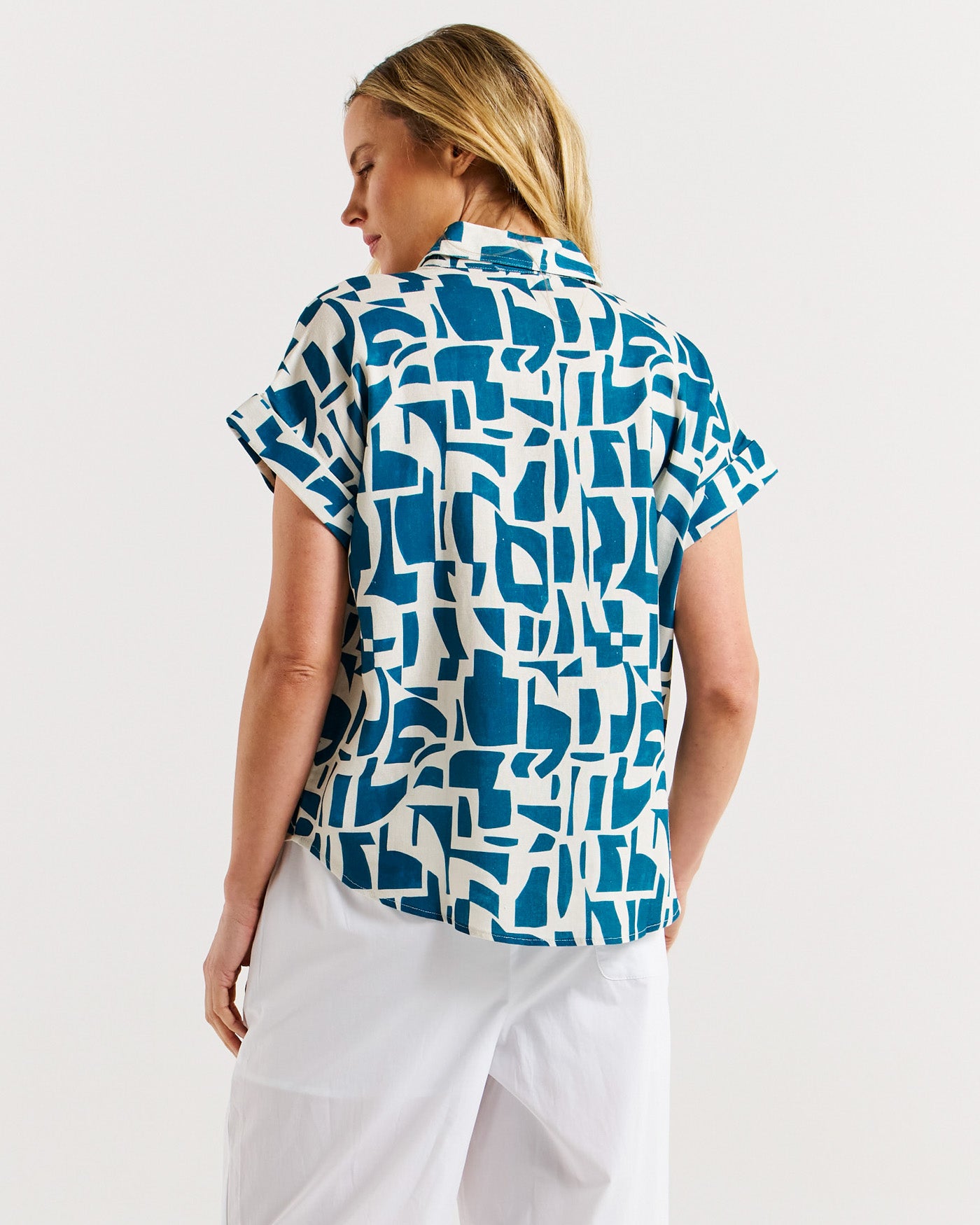 Betty Basics Women's Geo Print Flores Blouse - Stylish Floral Top for Casual Wear, Office & Date Nights