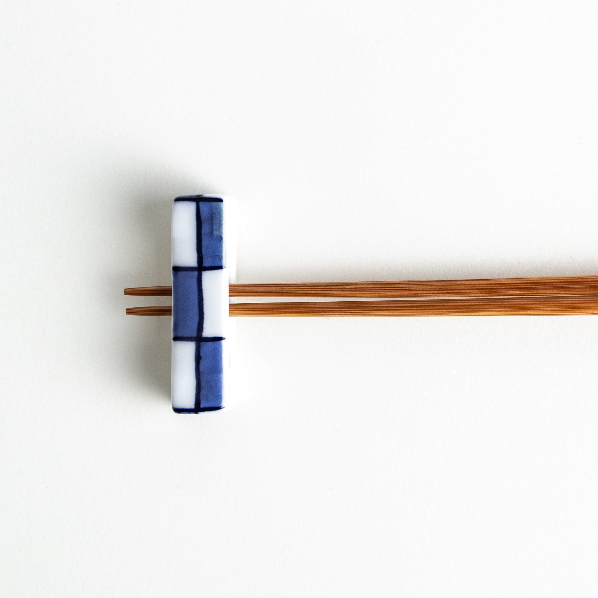 Elegant Checkered Chopstick Rest - Ceramic Tableware for Sushi, Asian Dining & Home Decor - Perfect for Japanese, Chinese & Korean Cuisine