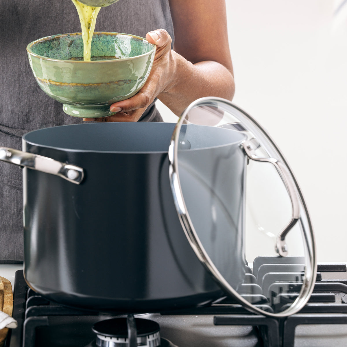 Valencia Pro Ceramic Nonstick 8 Quart Stockpot with Lid - Durable Cooking Pot for Soups, Stews & Pasta | Oven & Stovetop Safe | Perfect for Family Meals & Entertaining