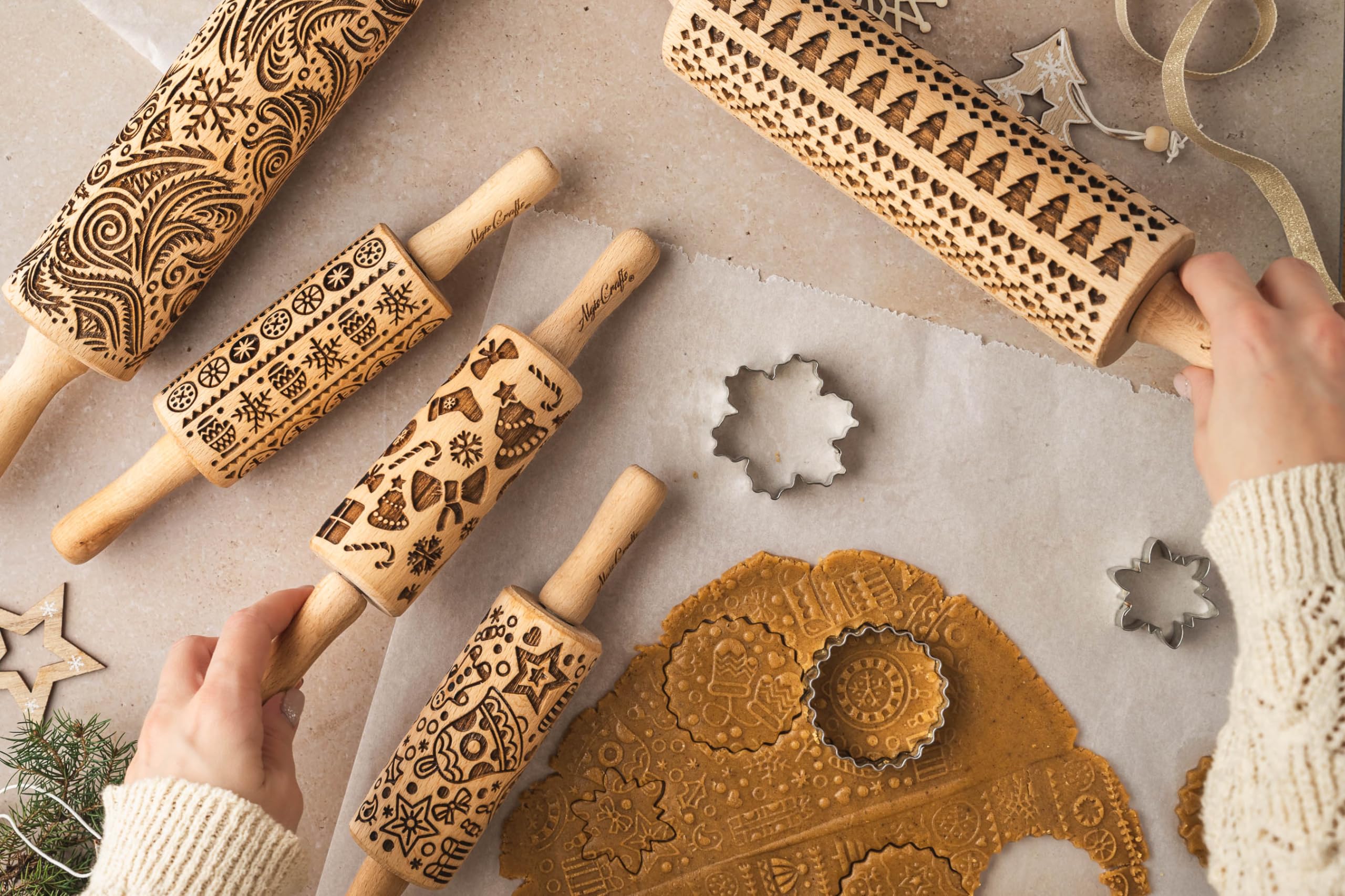 Scandinavian Christmas Embossing Rolling Pin - Christmas Tree, Deer & Heart Design for Gingerbread Cookies - Perfect for Holiday Baking & DIY Cookie Decorating