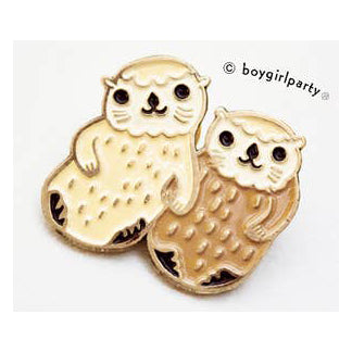 Vintage Brass Otter Enamel Pin - Cute Animal Lapel Pin for Backpacks, Jackets & Hats - Perfect Gift for Nature Lovers & Otter Enthusiasts