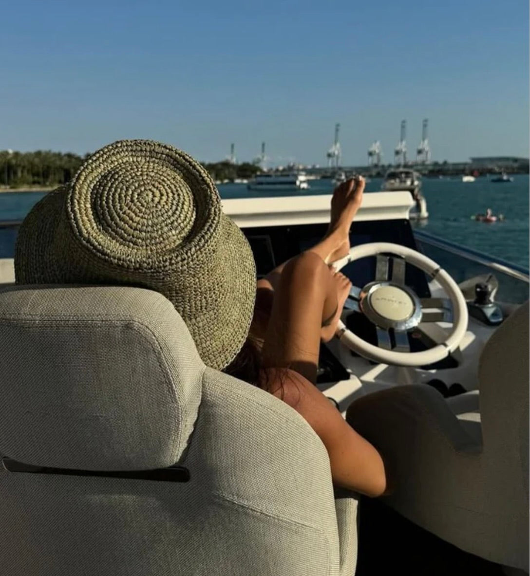 Stylish Lolo Hat in Green & Blue - Trendy Summer Beach Accessory for Women & Men