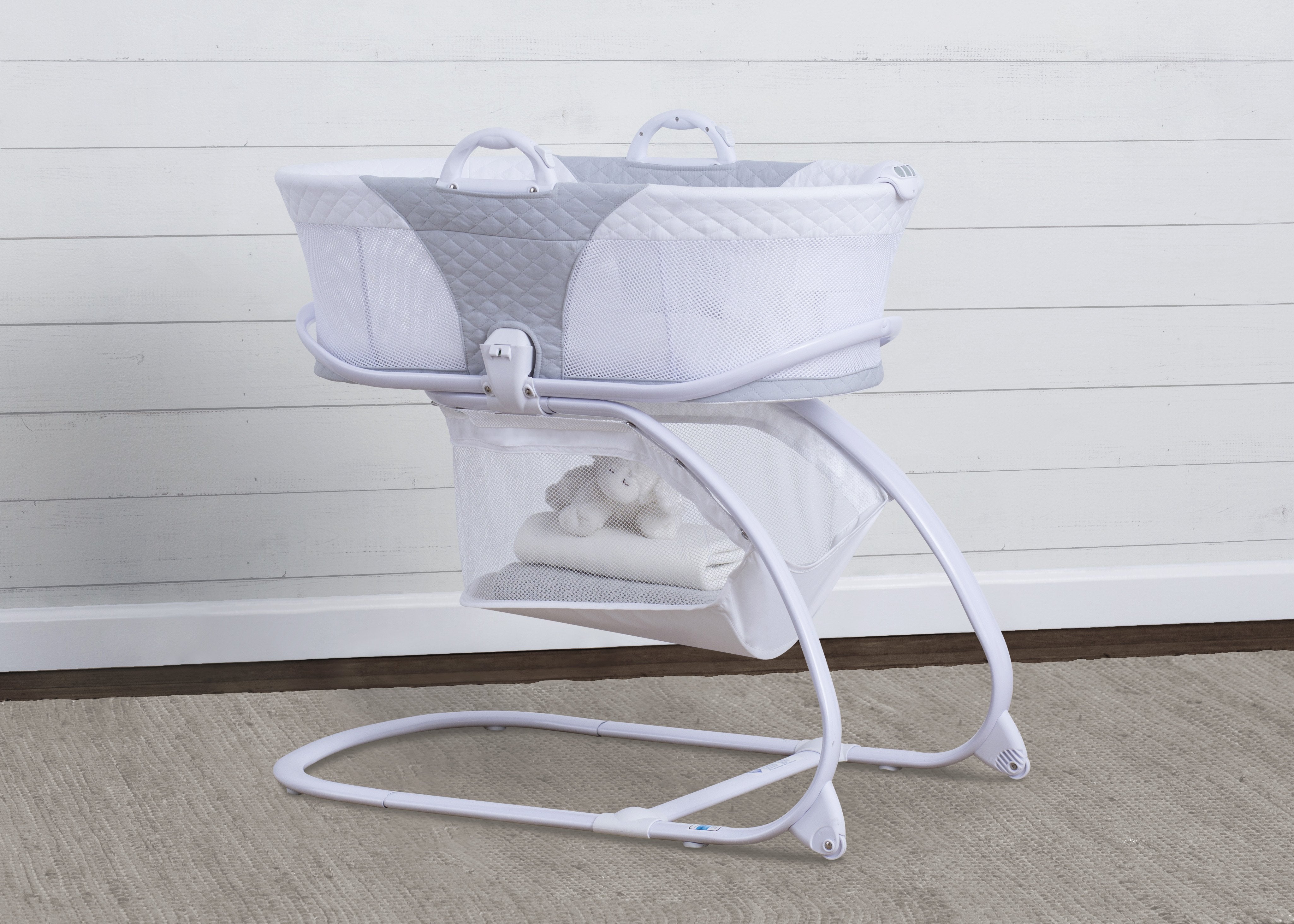 2 in 1 Moses Basket & Bedside Bassinet Sleeper - Portable Baby Crib for Newborns - Perfect for Nursery, Bedroom Co-Sleeping & Travel