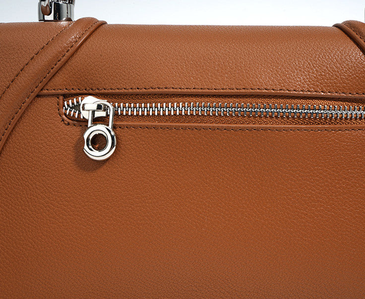 Stylish Curved Flap Saddle Bag for Women - Vintage Leather Crossbody Purse with Adjustable Strap | Perfect for Everyday Use, Travel & Casual Outings