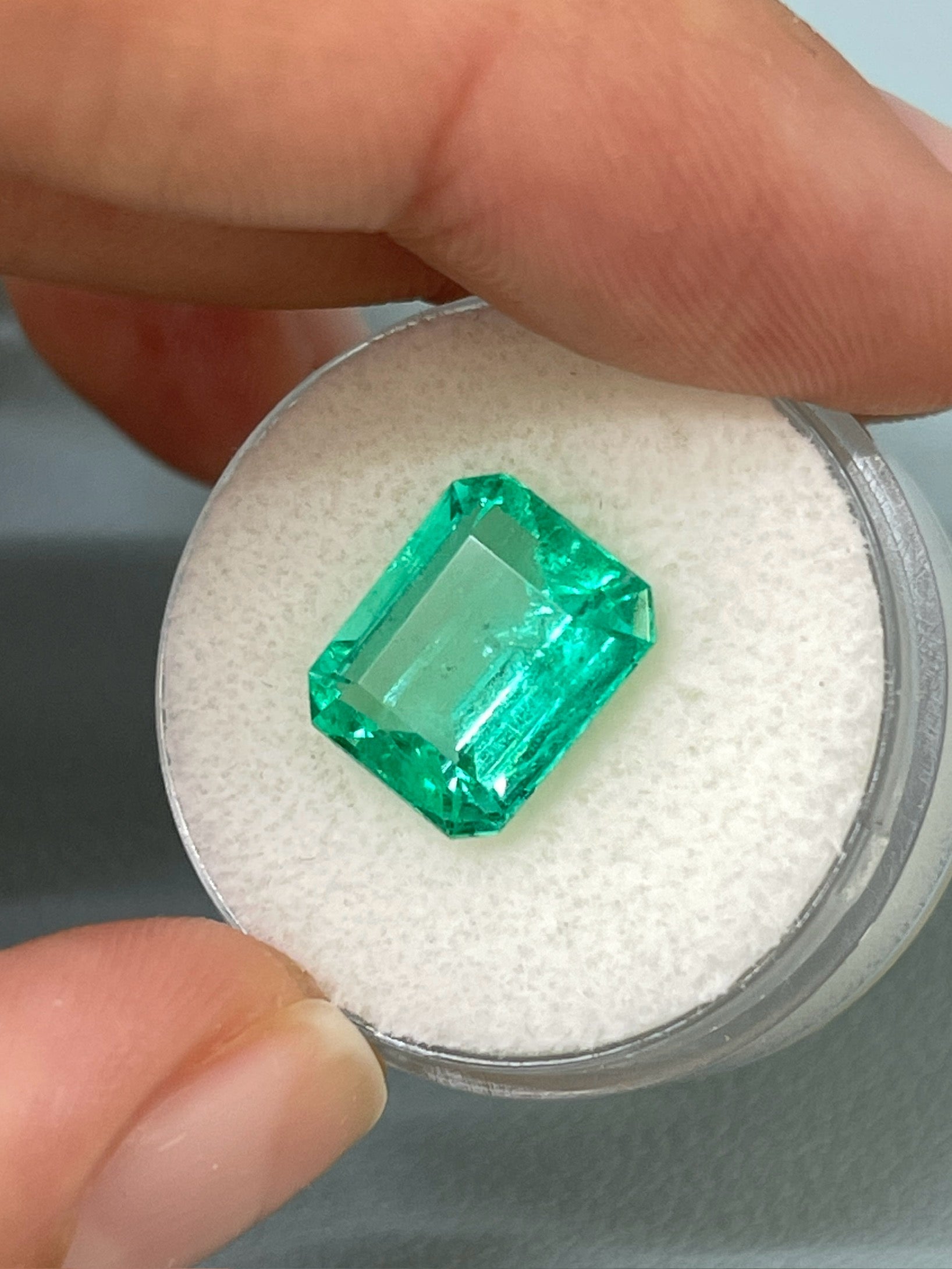 5.02 Carat 11.5x9mm Natural Loose Colombian Emerald Gemstone - Classic Emerald Cut for Jewelry Making, Engagement Rings & Luxury Gifts