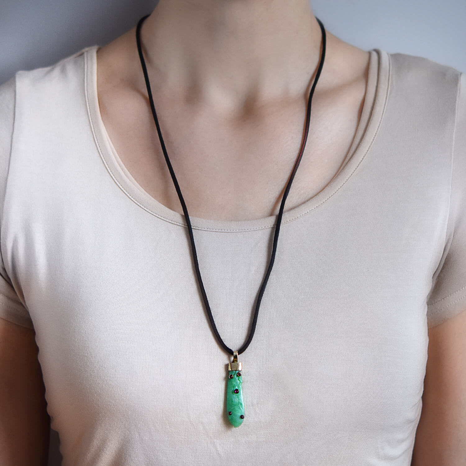 Vintage 14K Gold & Sterling Silver Carved Jade and Ruby Peapod Pendant Necklace - Elegant Jewelry Gift for Women, Perfect for Weddings, Anniversaries & Special Occasions