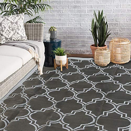 Black & Grey Quatrefoil