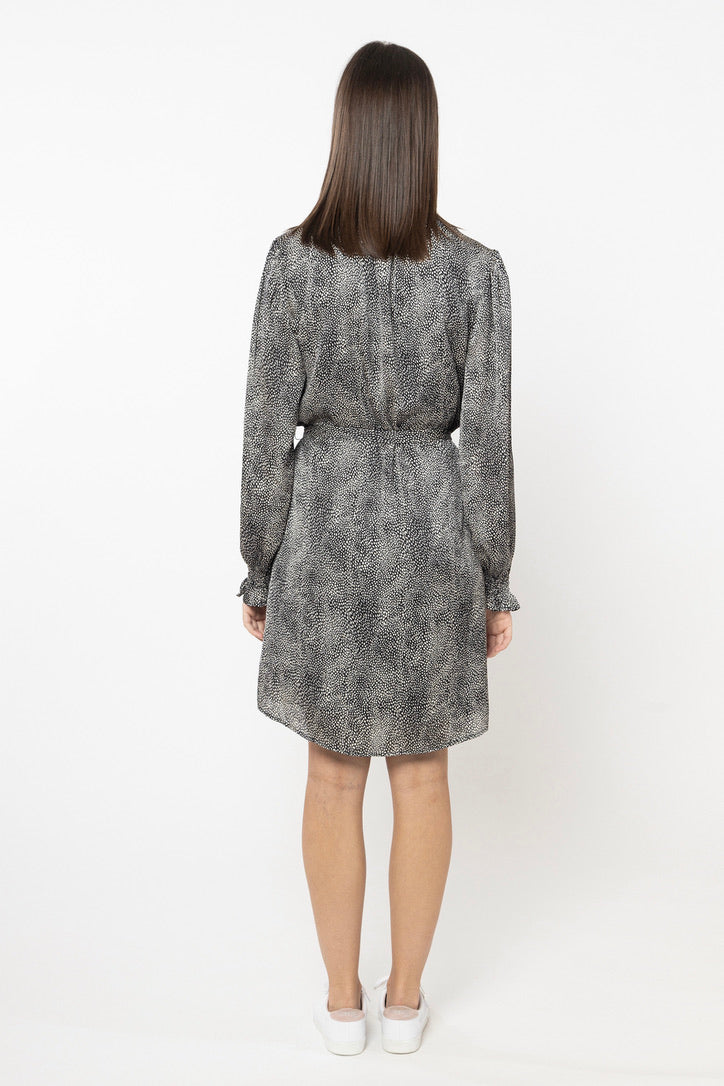 Elegant Black Satin Waist-Defining Long Sleeve Dress for Women - Perfect for Evening Parties, Date Nights & Special Occasions