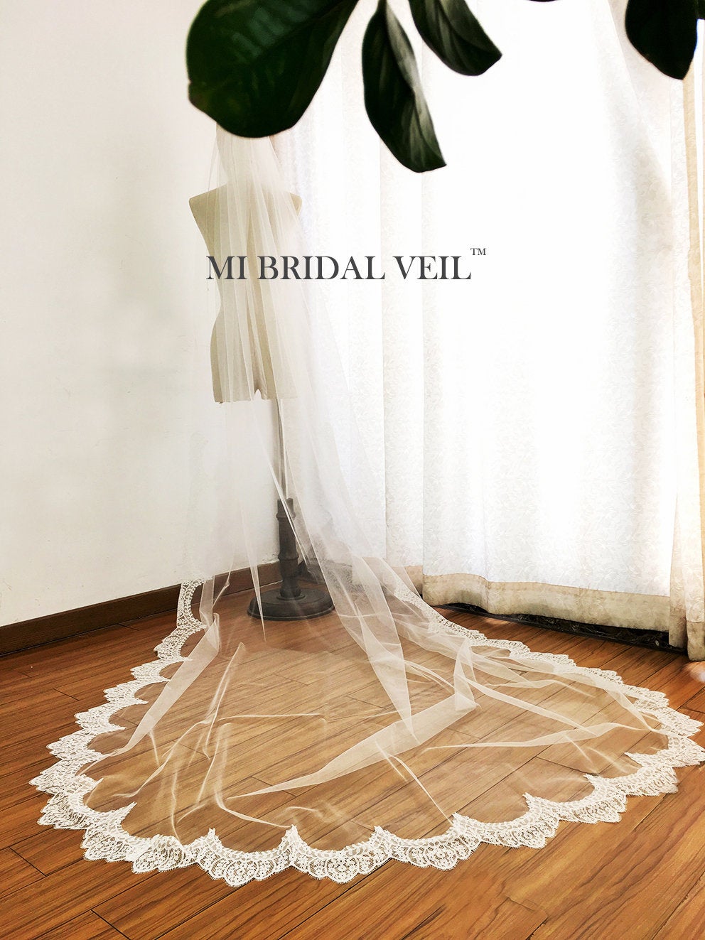 Boho Chapel Wedding Veil with Eyelash Chantilly Lace - Elegant Bridal Accessory for Boho, Beach & Vintage Weddings