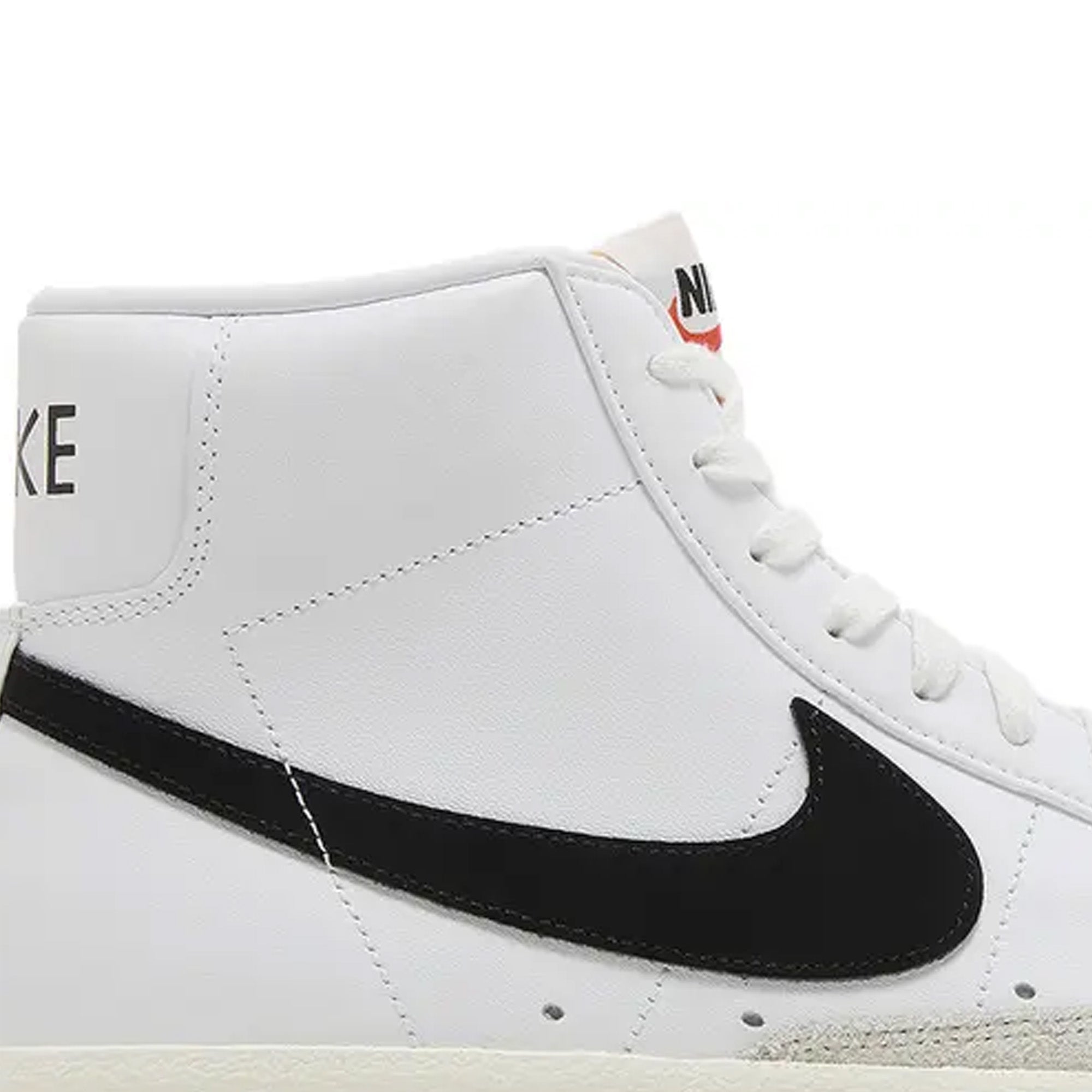 Nike Blazer Mid 77 Vintage Women's Sneakers - Retro Basketball Shoes for Casual Wear & Street Style Outfits