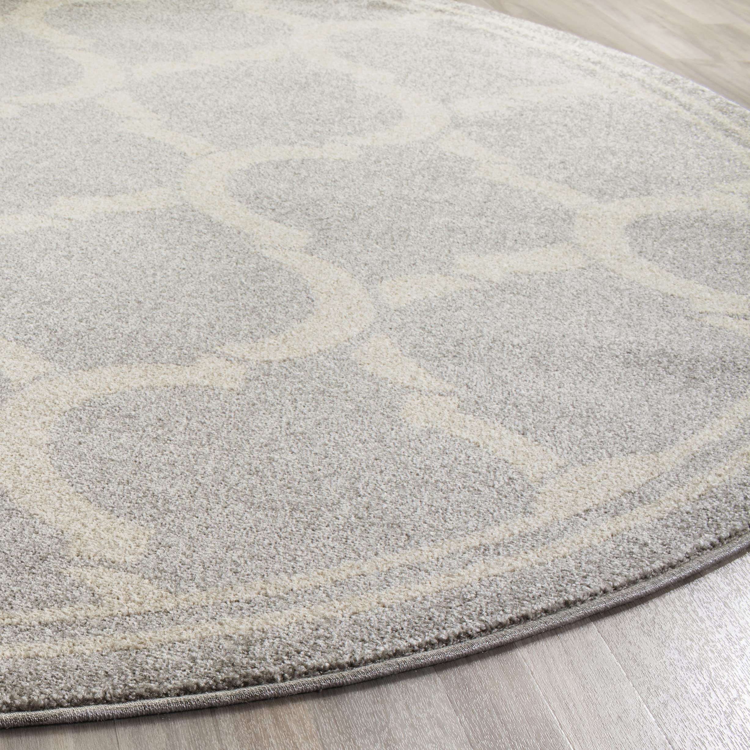 SAFAVIEH Amherst Collection 7' Round Light Grey/Ivory Area Rug - Non-Shedding Trellis Design for Dining Room, Living Room, Bedroom & Entryway - Perfect for Home Decor and High Traffic Areas