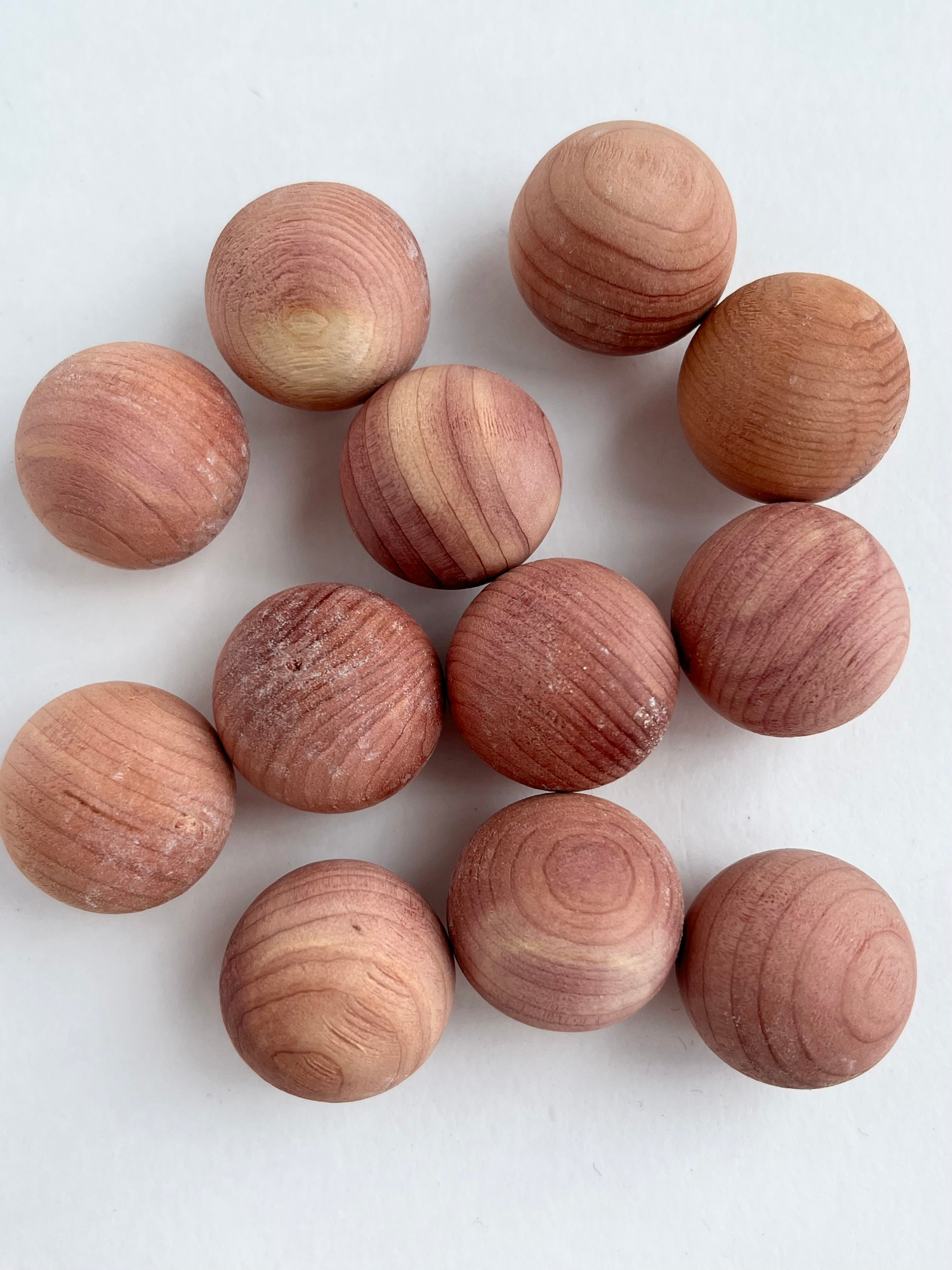 Natural Cedar Moth Balls for Closet Protection - Long-Lasting Wool & Fabric Pest Repellent - Ideal for Storage, Wardrobes & Travel Luggage