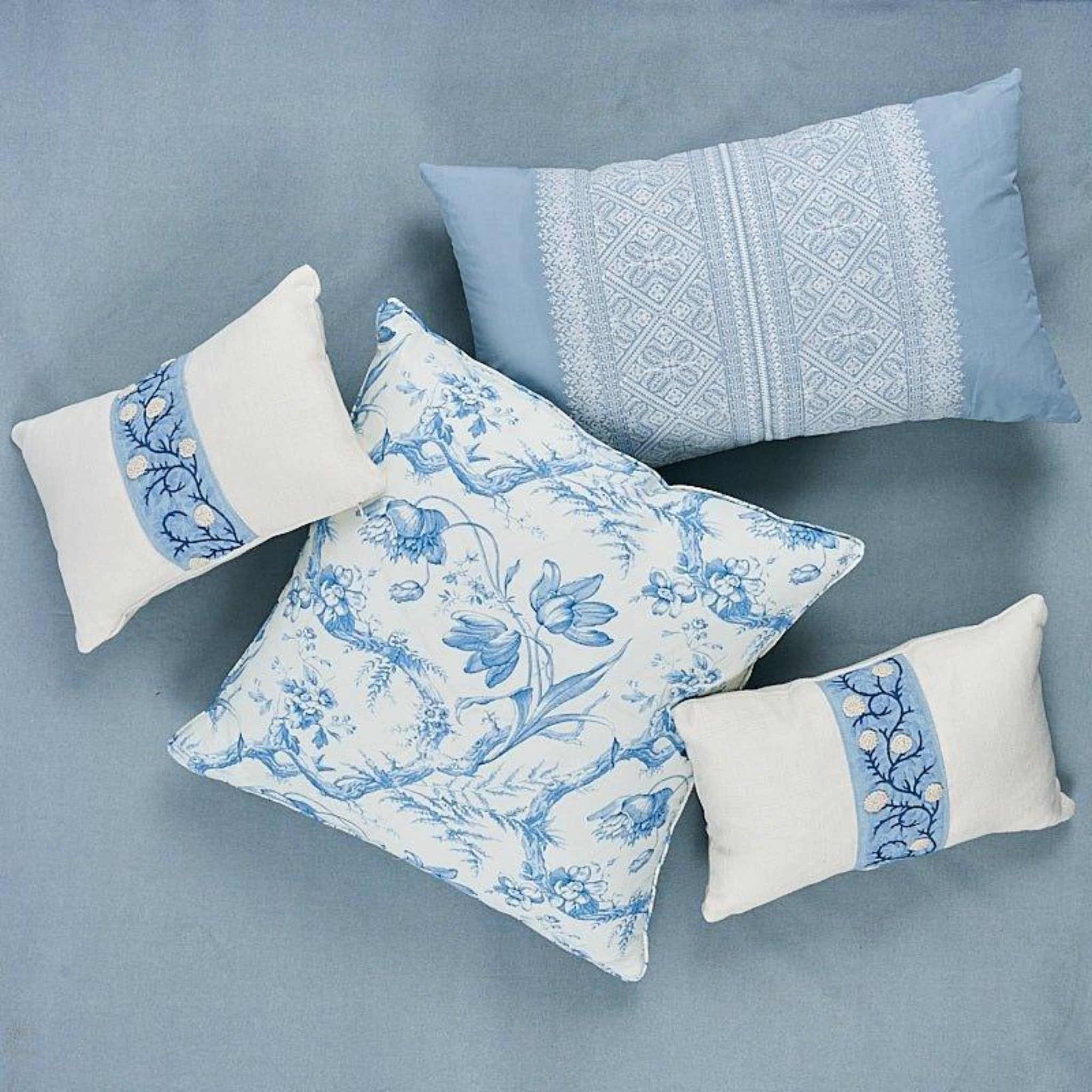 Blue & White Toile De Fleurs 22-Inch Decorative Throw Pillow - French Country Farmhouse Style for Sofa, Bed & Living Room Decor