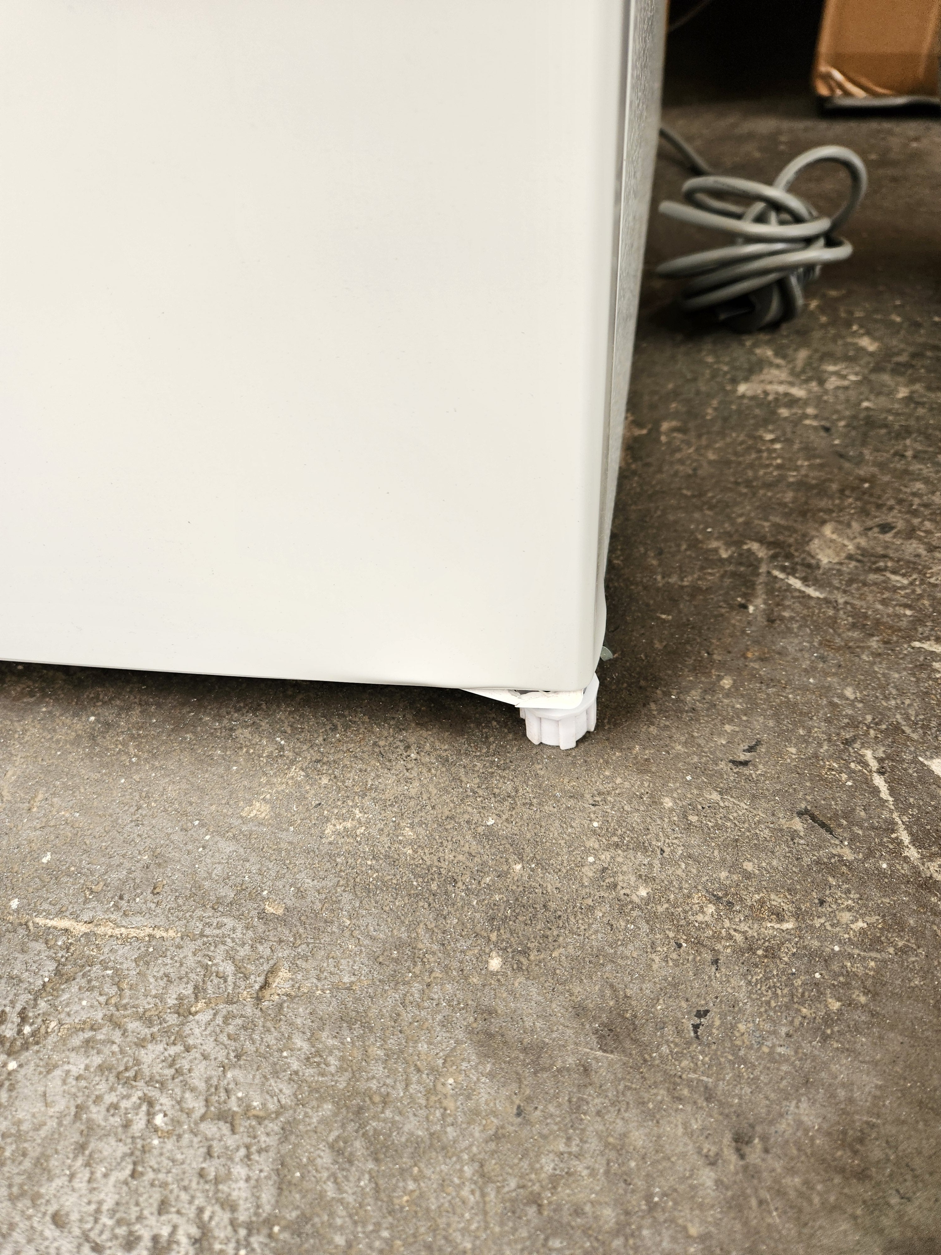 Brand New Dented CHiQ 166L Upright Frost Free Freezer CSF166NW - 5 Year Warranty | Energy Efficient Home & Commercial Deep Freezer for Kitchen, Garage, Restaurant