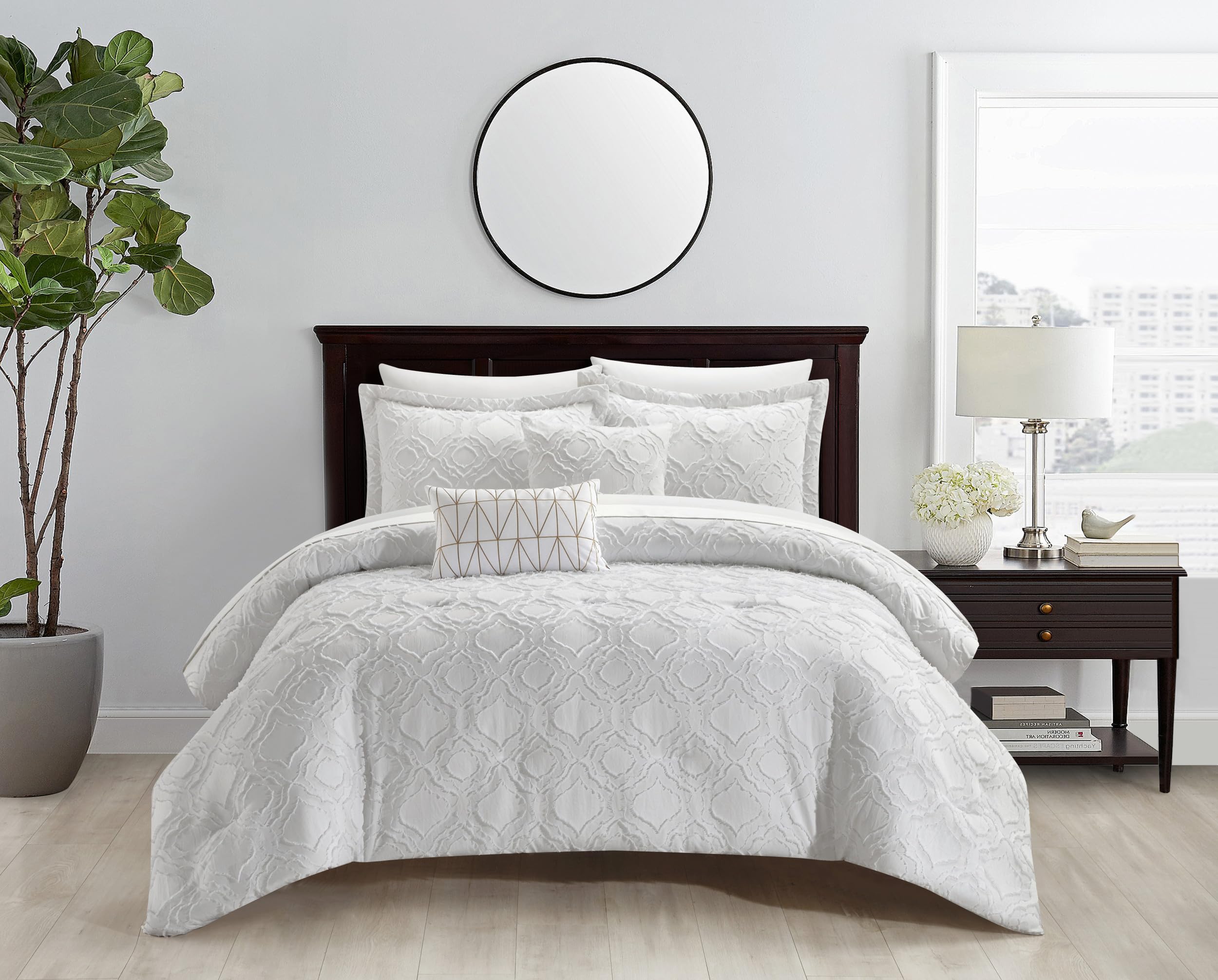 Jane Jacquard Design Polyester Bedding Set - Queen Size 5-Piece White Comforter Set with Geometric Quatrefoil Pattern (Comforter, Pillow Shams & Decorative Pillows) | Chic Home Decor for Master Bedroom, Guest Room & Dorm