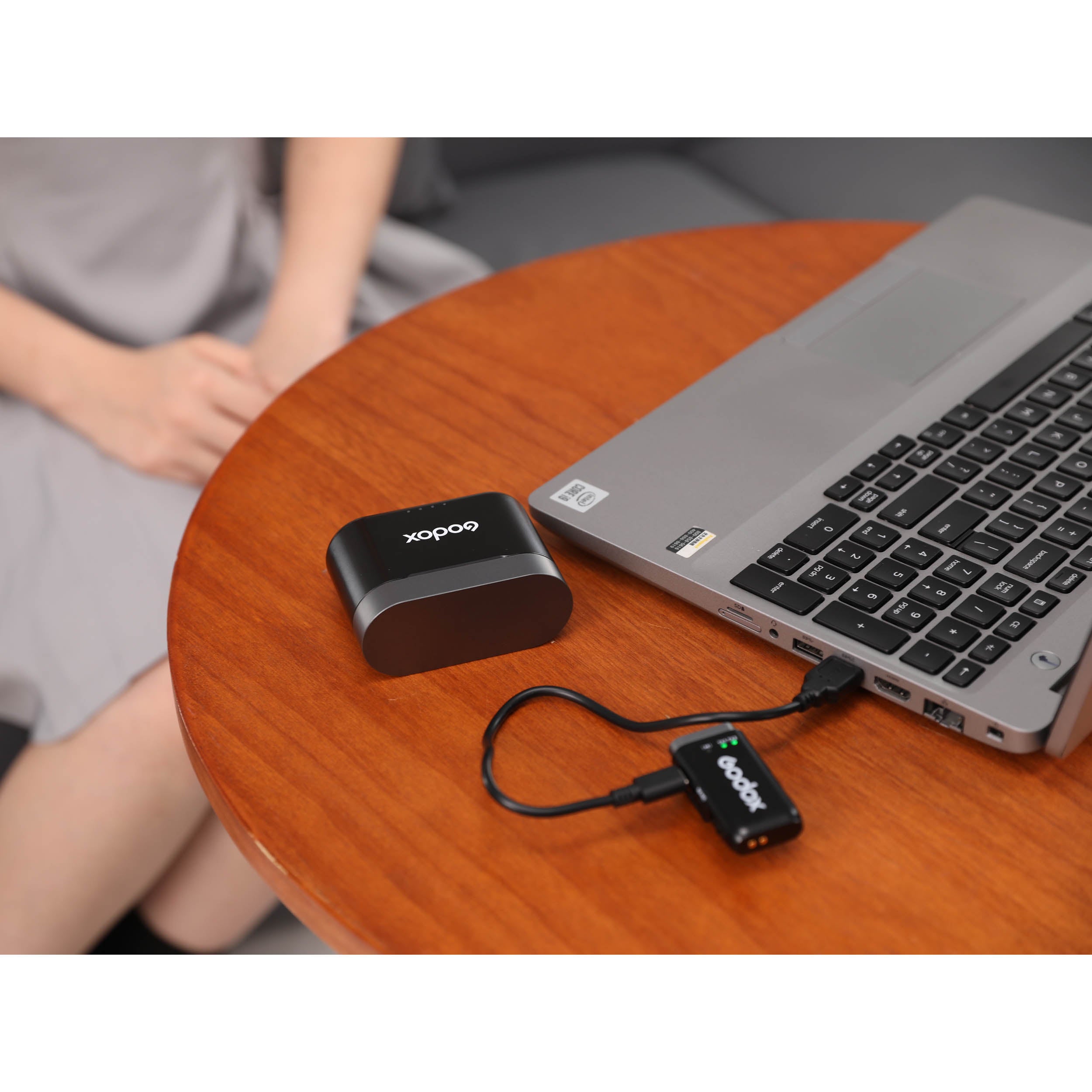WEC S Kit 2 2.4GHz Wireless Omnidirectional Lavalier Microphone System for Sony Cameras - Perfect for Interviews, Vlogging, and Live Streaming