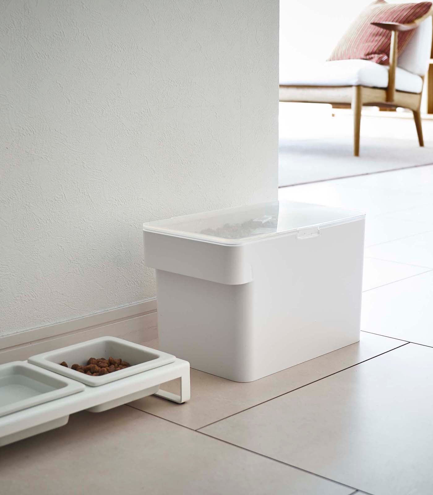 Airtight Pet Food Storage Container - Keep Dry Food Fresh - Available in 3 Sizes (5lb, 10lb, 20lb) - Perfect for Dog, Cat & Pet Food Storage at Home or Travel