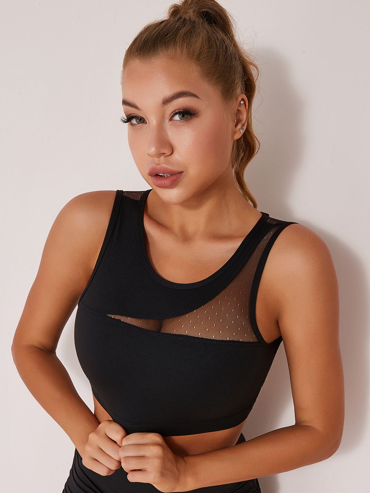 ZASUWA Women's Sexy Mesh Yoga Sports Bra - High Support Workout Top for Gym, Running, and Fitness - Perfect for Yoga, Pilates, and Activewear