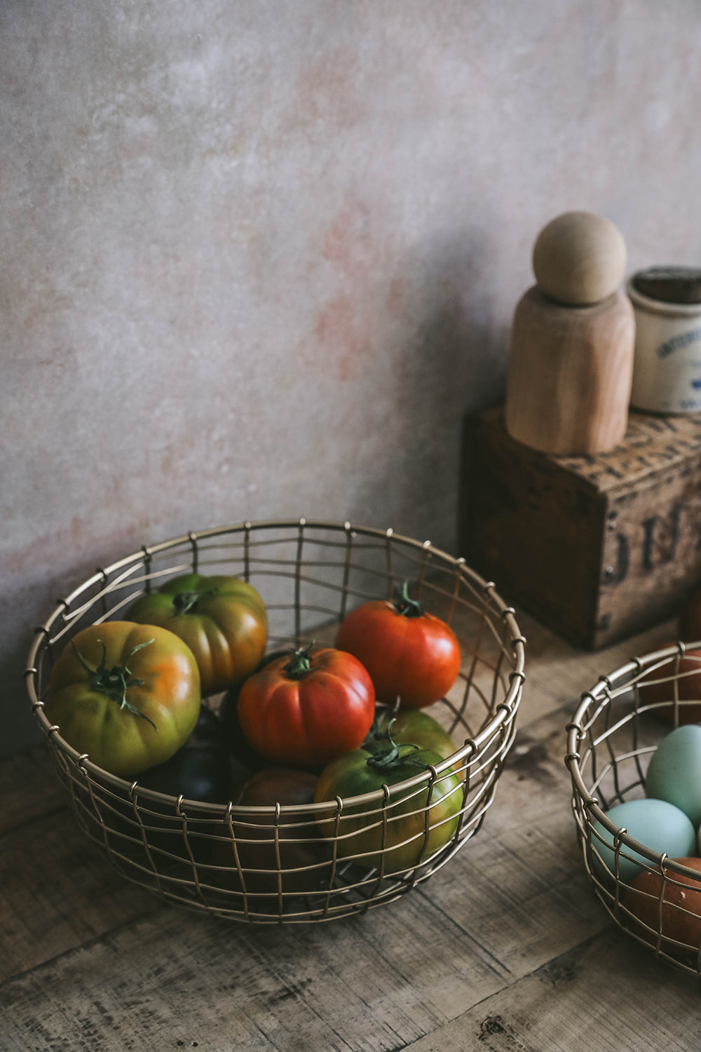 Short Round Brass Wire Basket - Decorative Storage Organizer for Home, Office & Kitchen | Perfect for Fruits, Keys & Small Items