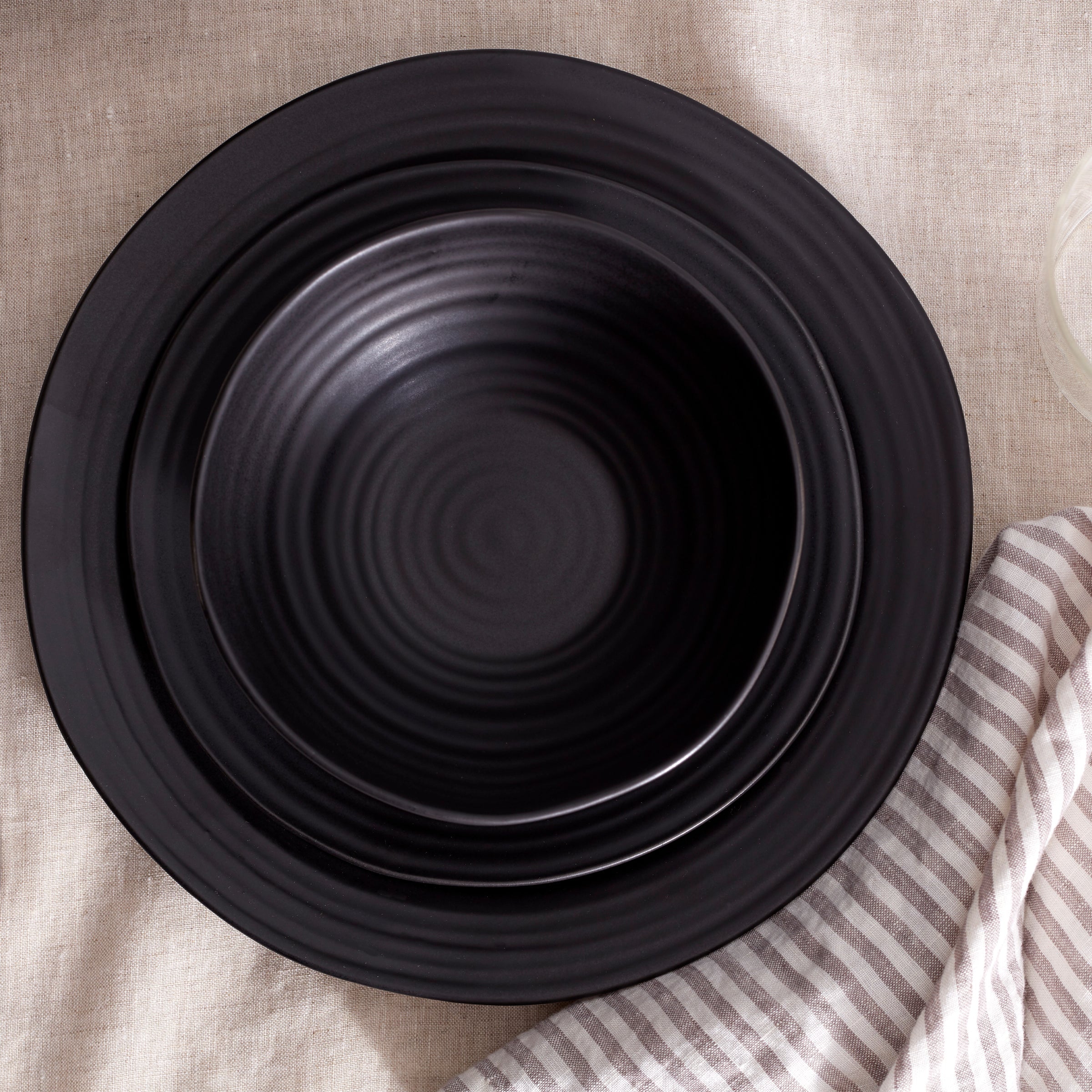 Premium Ridge Black 12-Piece Dinnerware Set - Elegant Porcelain Plates, Bowls & Mugs - Perfect for Formal Dining, Dinner Parties & Everyday Use