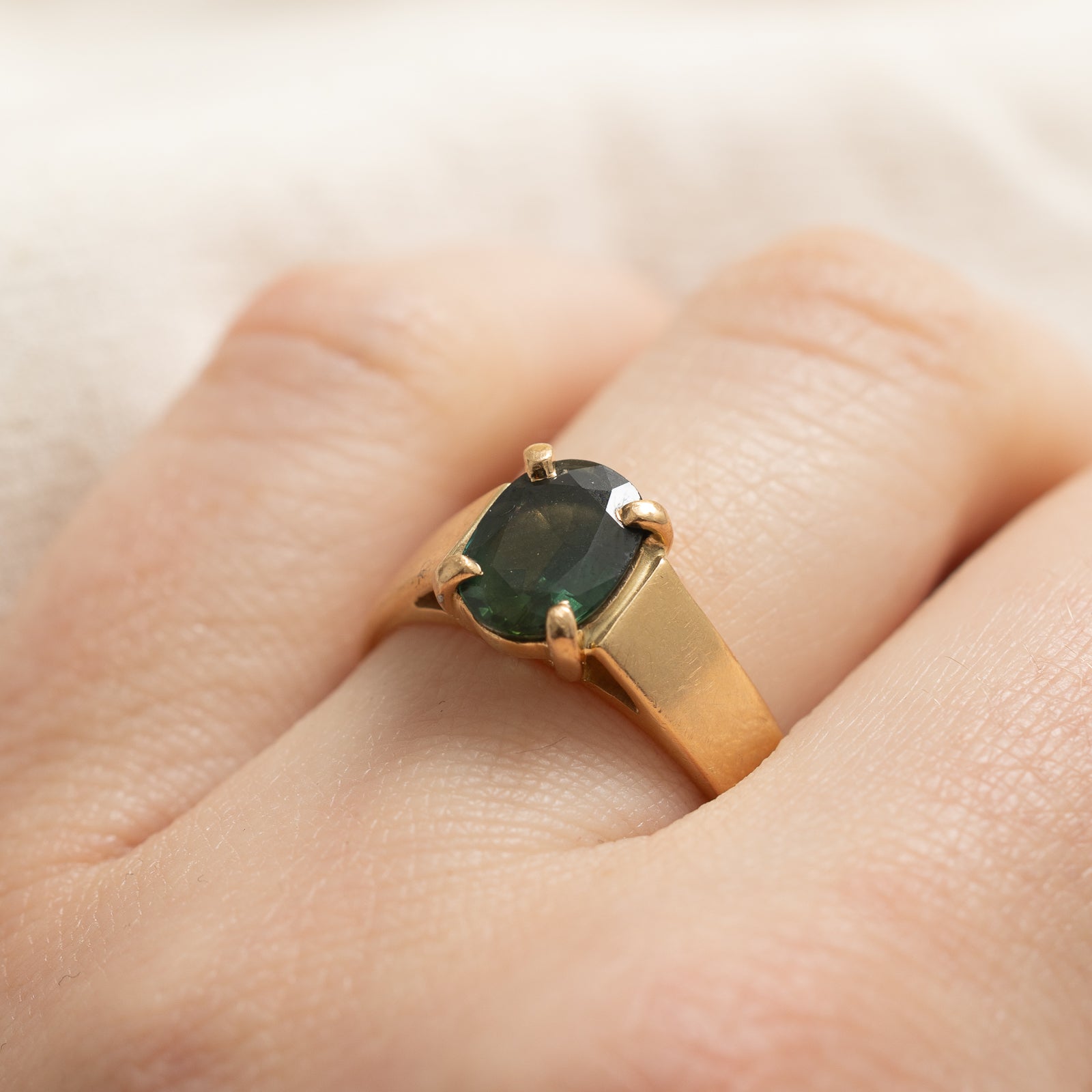 1.40ct Oval Cut Green Sapphire Ring for Women - Size 7 | Natural Gemstone Engagement & Wedding Band | Perfect for Anniversary, Proposal & Special Occasions
