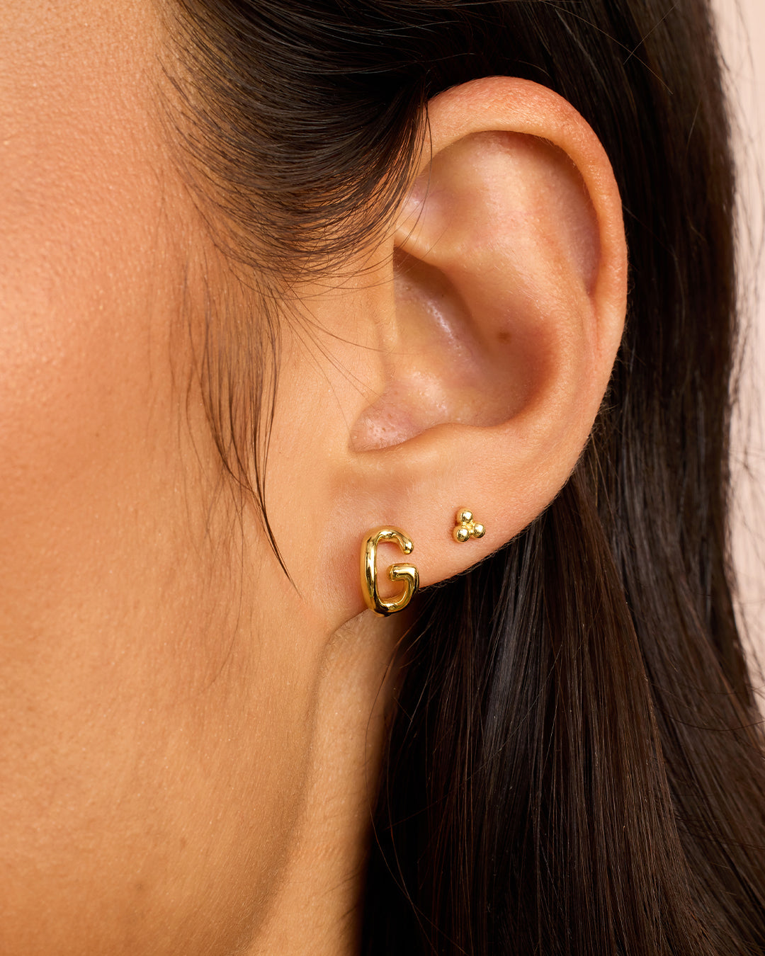 Alphabet Single Huggie Earrings - Minimalist Gold Plated Initial Letter Studs for Women - Perfect for Everyday Wear, Gifts & Special Occasions