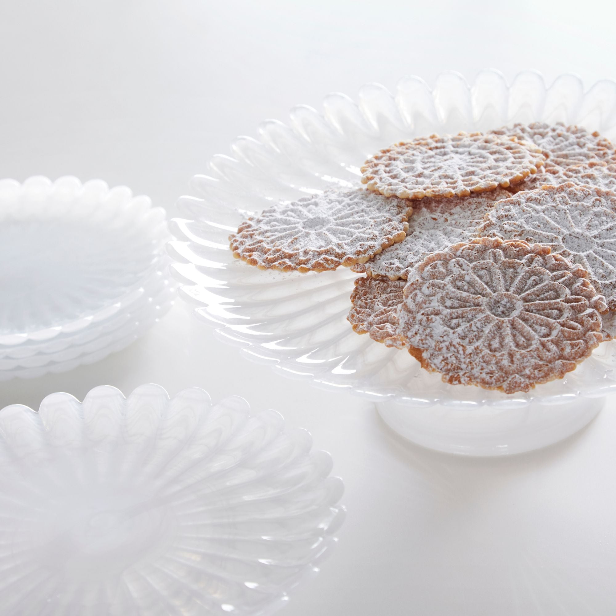 Alabaster White Scalloped Large Cake Stand - Elegant 12
