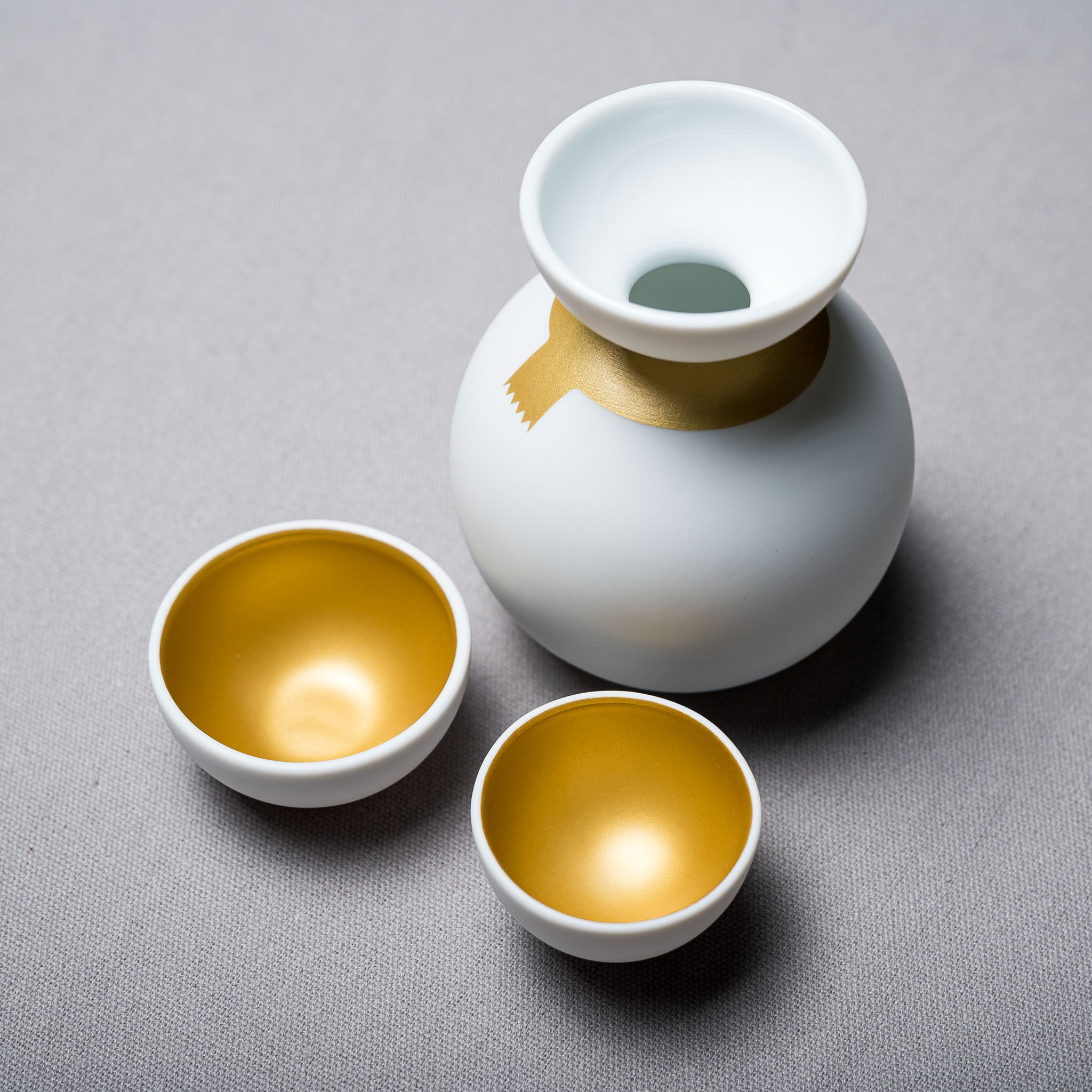 Snowman Sake Set - Elegant Matt Glaze Ceramic with Gold Scarf Design | Japanese Winter Themed Drinking Set for Holiday Parties & Gift Giving