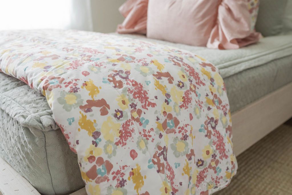 Chloe Luxe Soft Fleece Blanket - Ultra Cozy & Warm Throw for Bed, Couch, and Travel - Perfect for Winter Nights, Camping, and Gifts