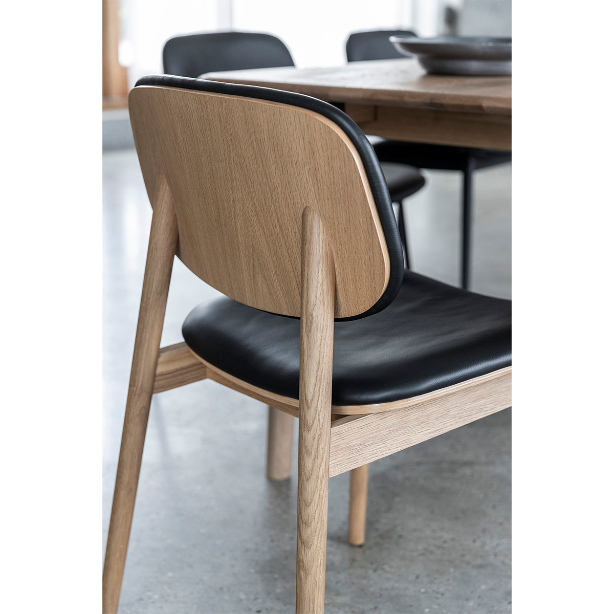 Premium Oak Leather Dining Chair - Lando Modern Upholstered Seat for Kitchen, Dining Room & Office - Comfortable & Stylish Home Furniture
