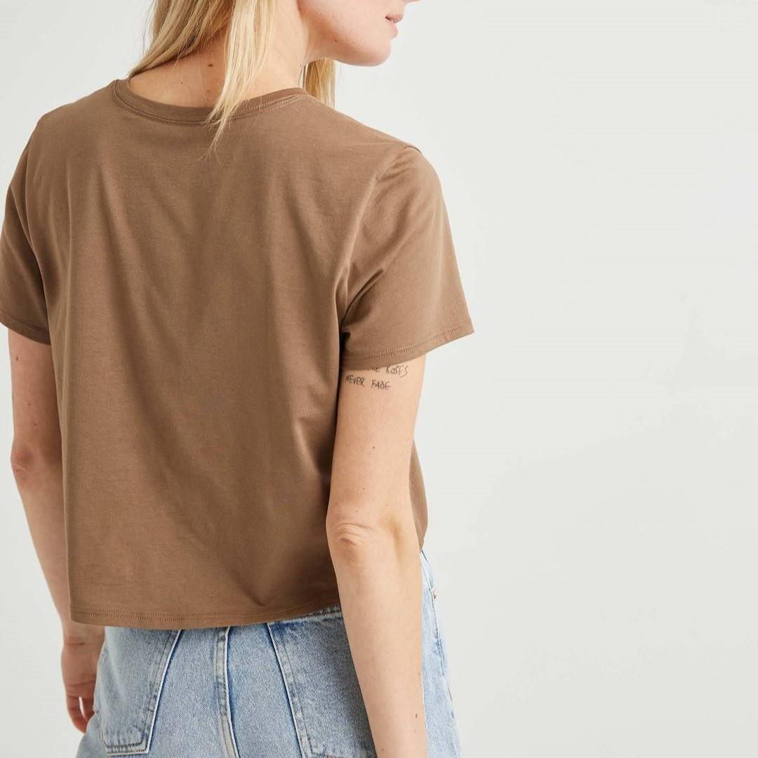 Stylish Boxy Crop Tee for Women - Trendy Short Sleeve Casual T-Shirt - Perfect for Summer Outfits, Streetwear & Everyday Wear