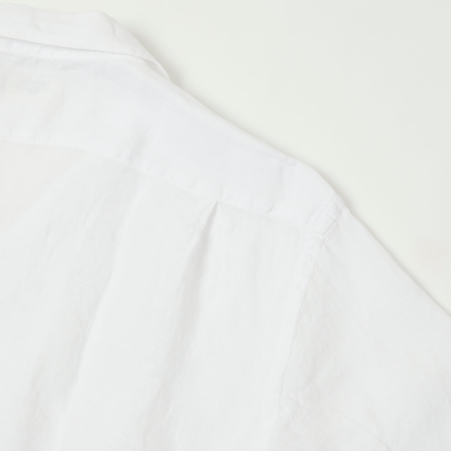 Hartford 'Palm' Camp Collar Linen Shirt for Men - Breathable Summer Casual Button Down Shirt in White | Perfect for Beach Vacation, Outdoor Activities and Casual Wear