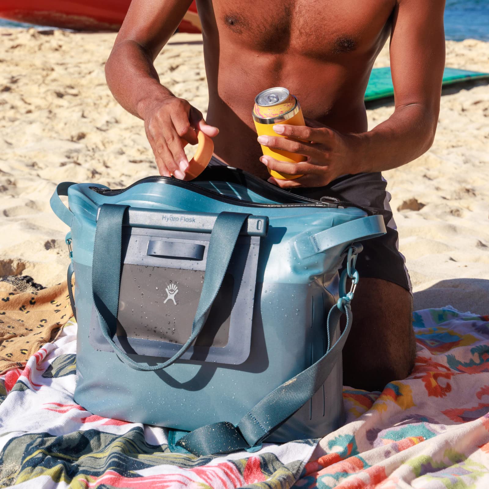 Hydro Flask Day Escape Soft Insulated Cooler Bag - Lightweight Leakproof Lunch Box for Picnics, Beach & Outdoor Adventures | Keeps Food & Drinks Cold for Hours