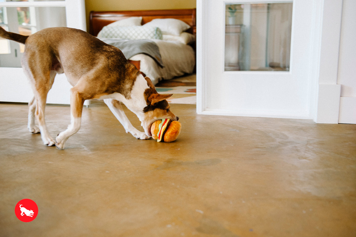 American Classic® La Hamburguesa Plush Dog Toy - Soft & Durable Chew Toy for Small & Large Dogs - Perfect for Playtime, Training & Cuddling