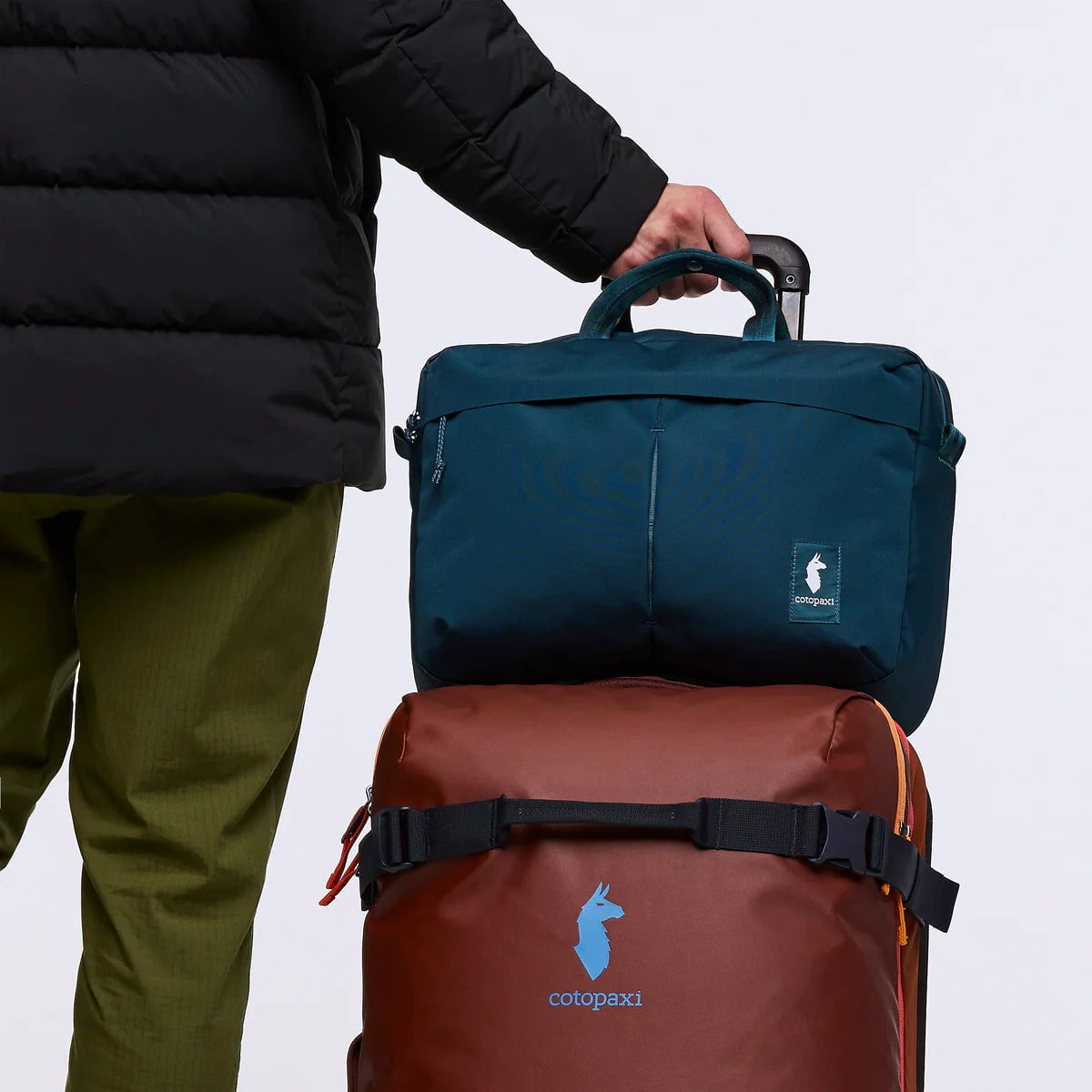 Cotopaxi Mente 15L Messenger Bag - Water-Resistant Chestnut Crossbody Bag for Men & Women - Perfect for Commuting, Travel & Everyday Carry (Cada Día Collection)