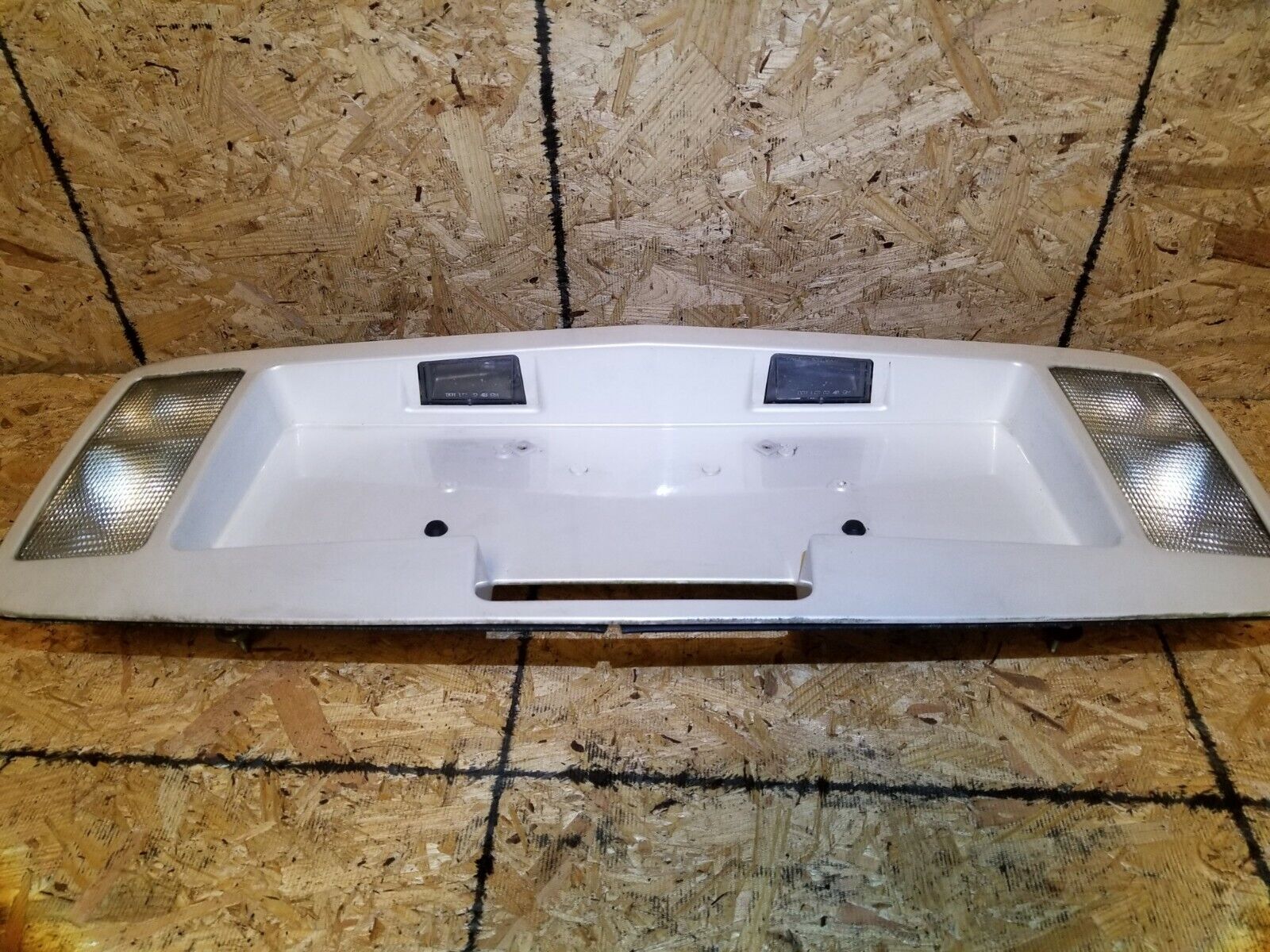2005-2009 Cadillac SRX OEM Tailgate License Plate Holder with Backup Light - Perfect for Rear Bumper Replacement & Nighttime Visibility