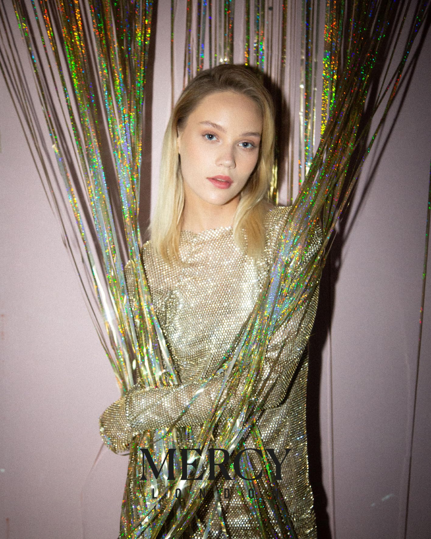 MERCY LONDON Holographic Champagne Gold Fringe Curtains - Shiny Party Decorations, Home Decoration & Photo Backdrop for Weddings, Baby Showers, Birthday Parties & Events (Tinsel Hologram Curtain)