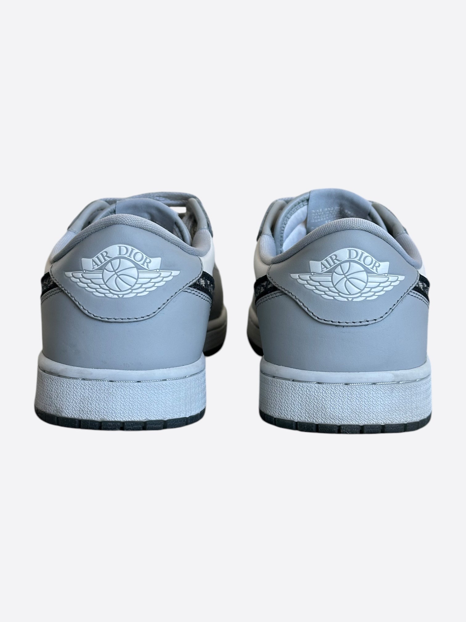 Dior Air Jordan Grey & White Oblique Low Top Sneakers for Men - Retro Basketball Shoes - Streetwear Fashion & Casual Wear - Perfect for Urban Style & Sneaker Collectors