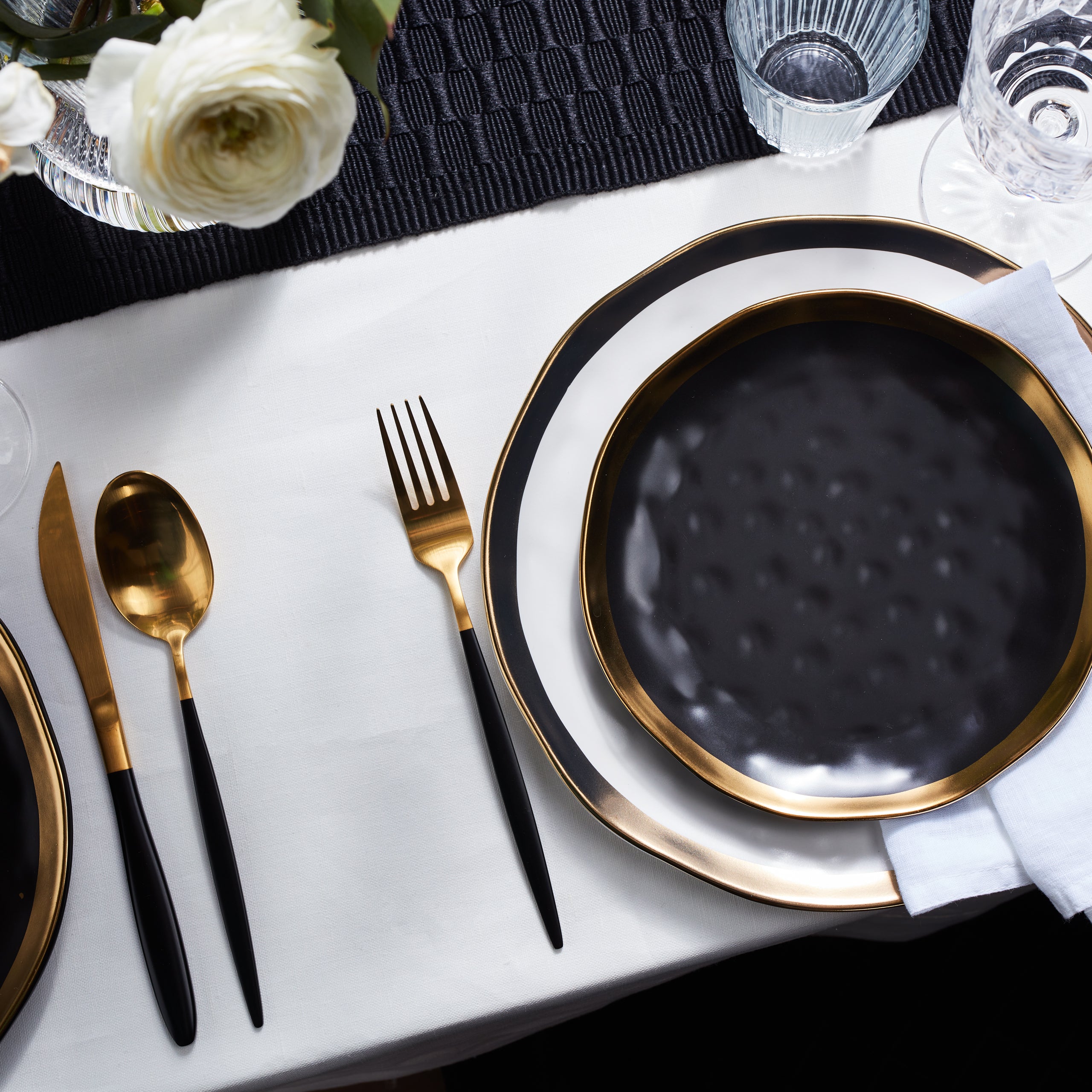 Florian Porcelain Dinnerware Set - 16-Piece Elegant Black Dinner Plates, Bowls & Mugs - Durable Chip-Resistant Dishware for Everyday Use & Formal Dining