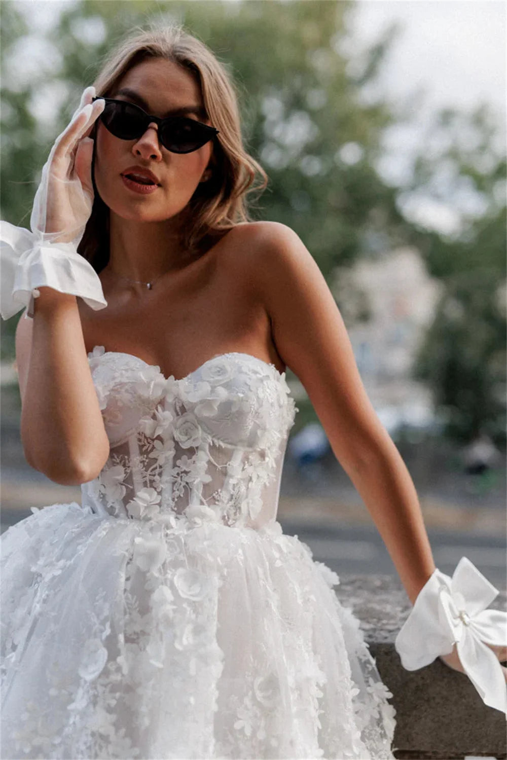Elegant White Mini Prom Dress with Heart Neckline & Lace Appliques - Perfect for Homecoming, Sweet 16 & Formal Dances
